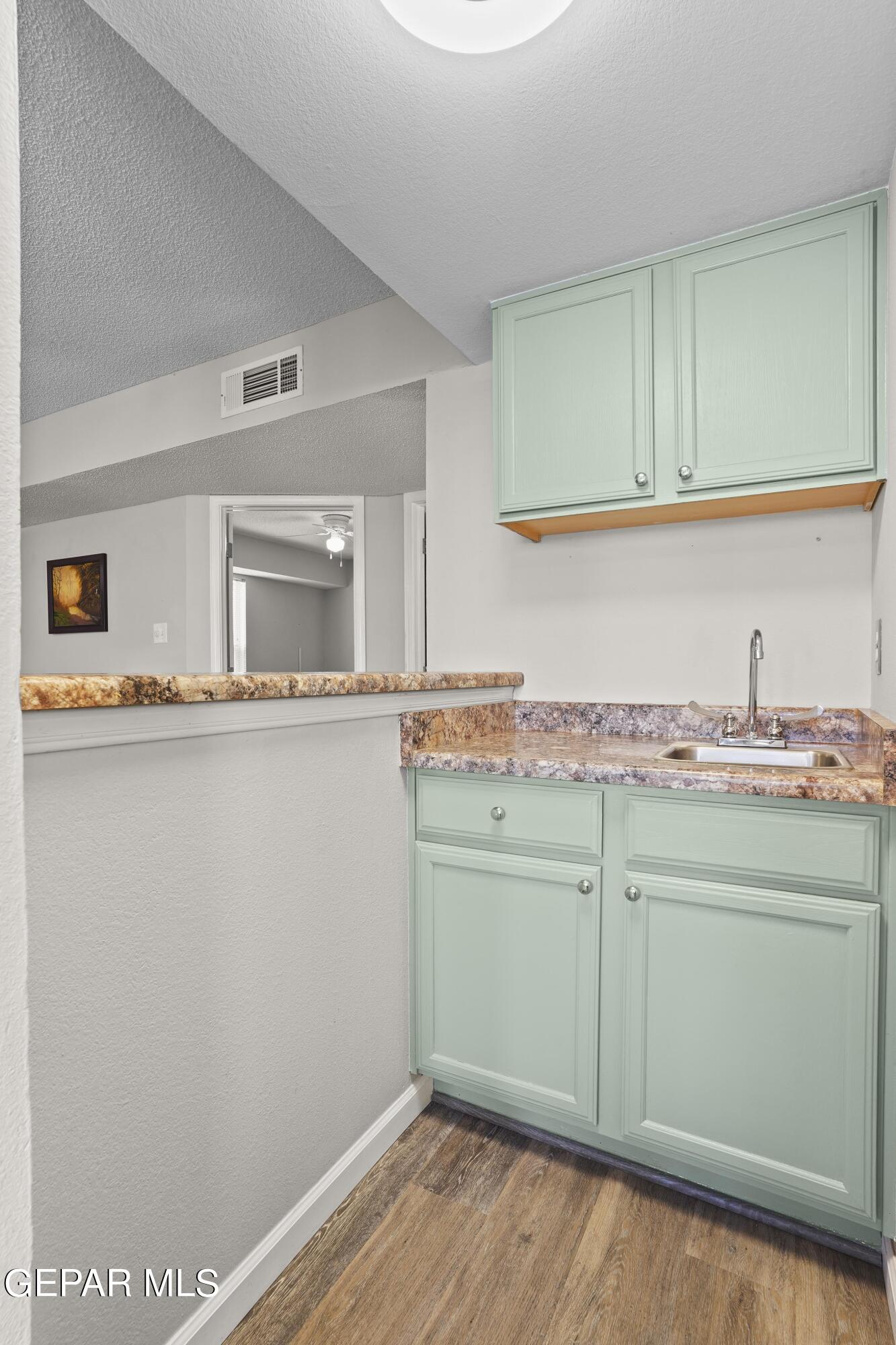 11241 NORTHVIEW Street