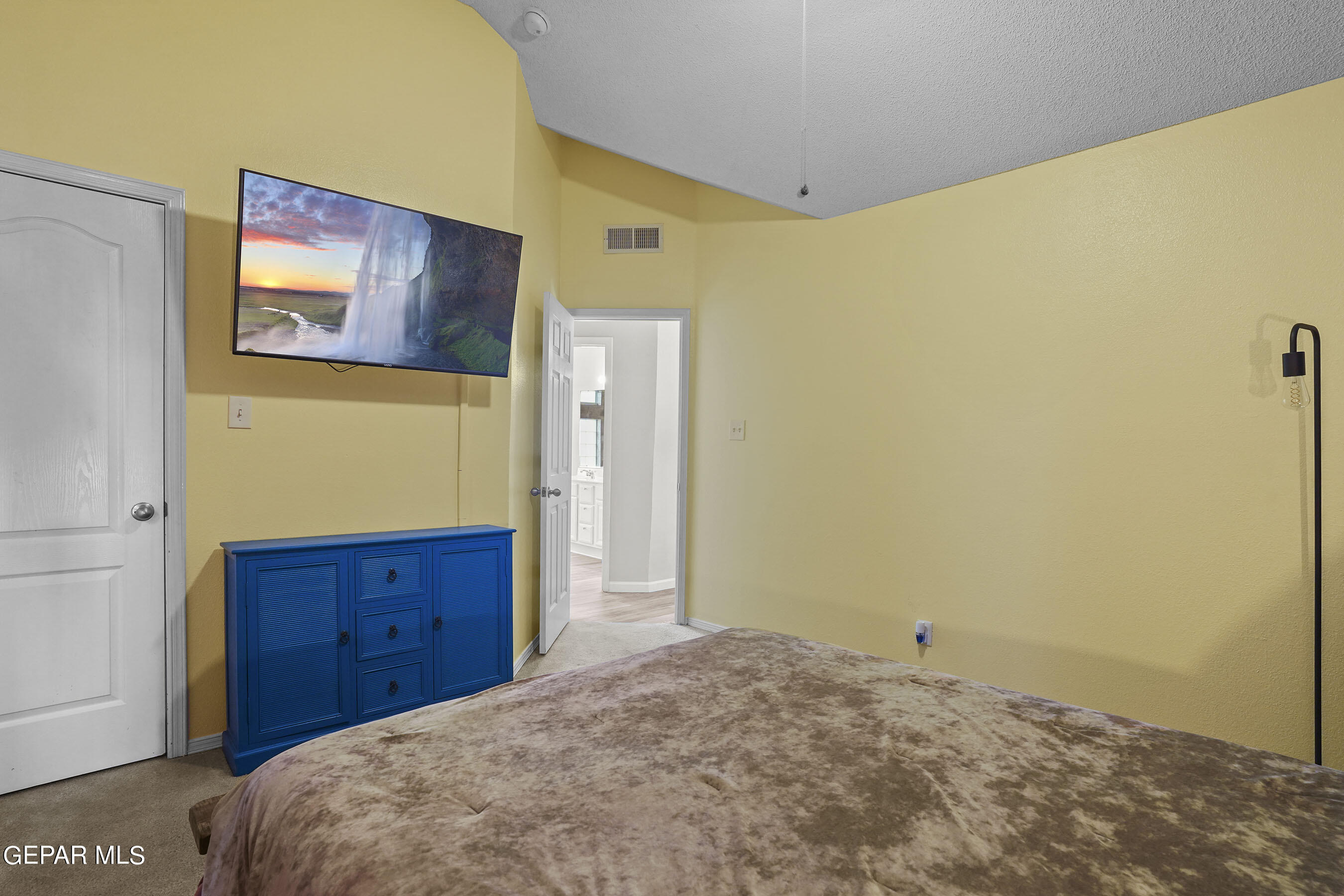 11241 NORTHVIEW Street