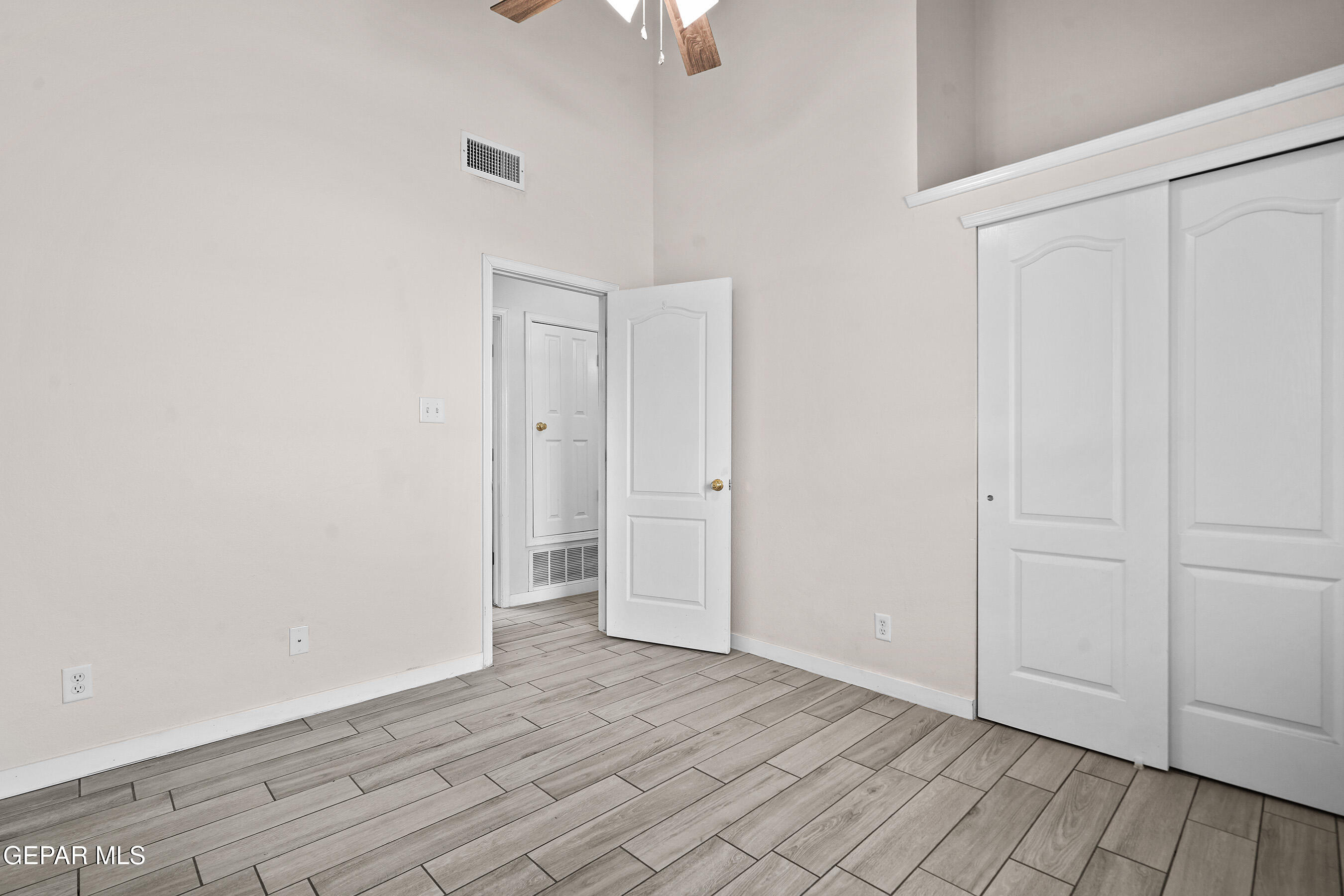 12217 KINGSGATE Court