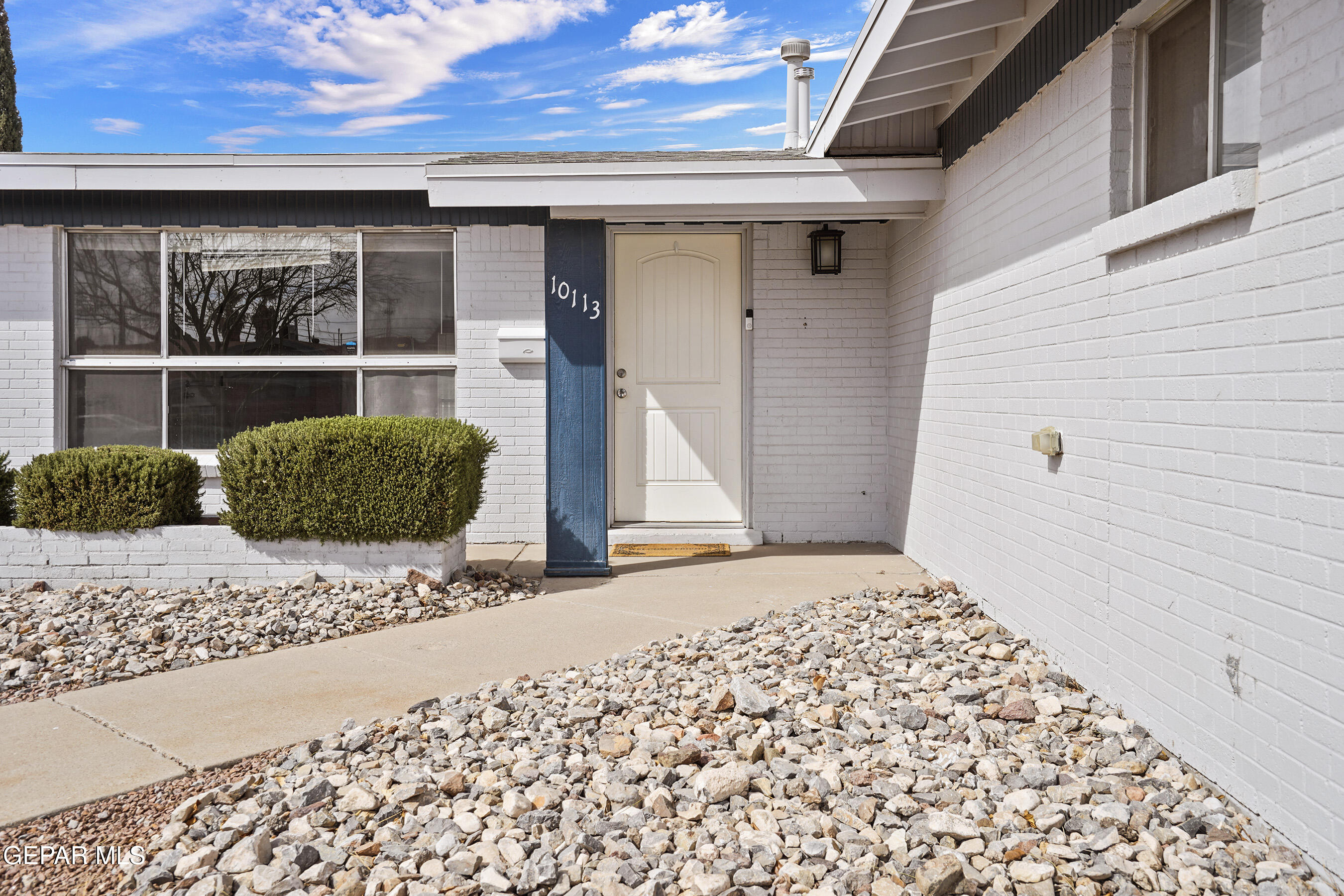 10113 SUMATRA Street