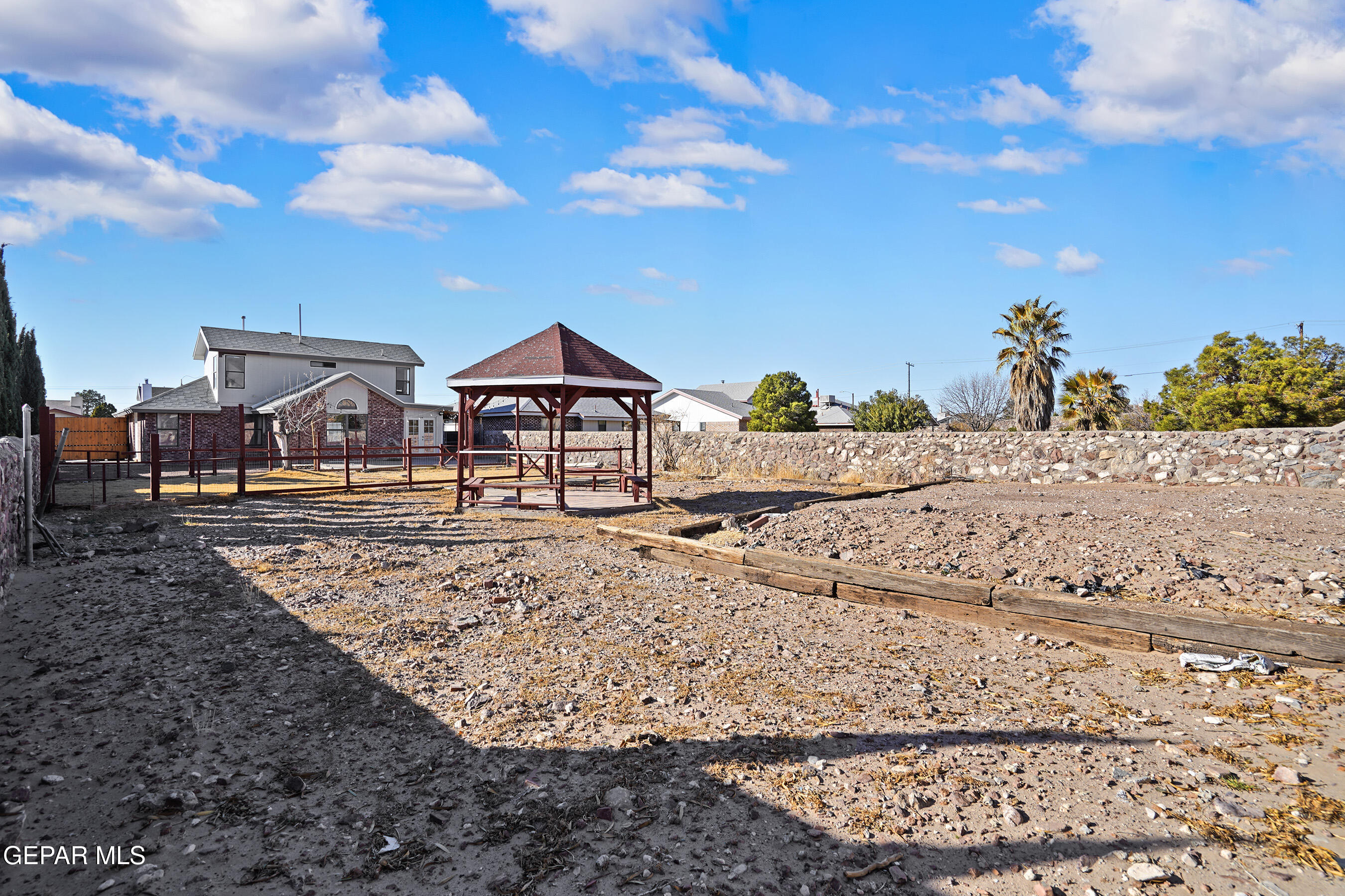 1112 DESIERTO SECO Drive