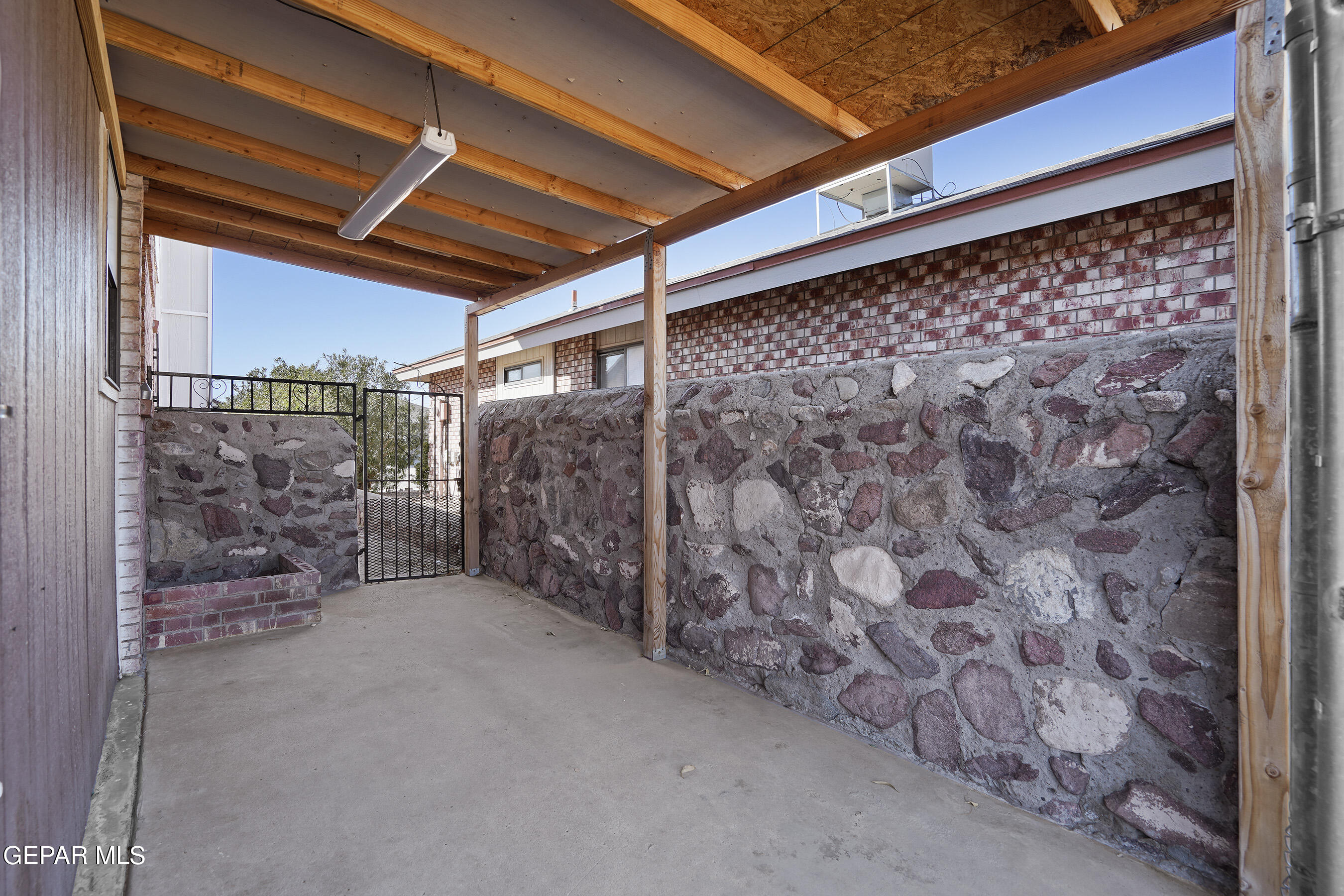 1112 DESIERTO SECO Drive