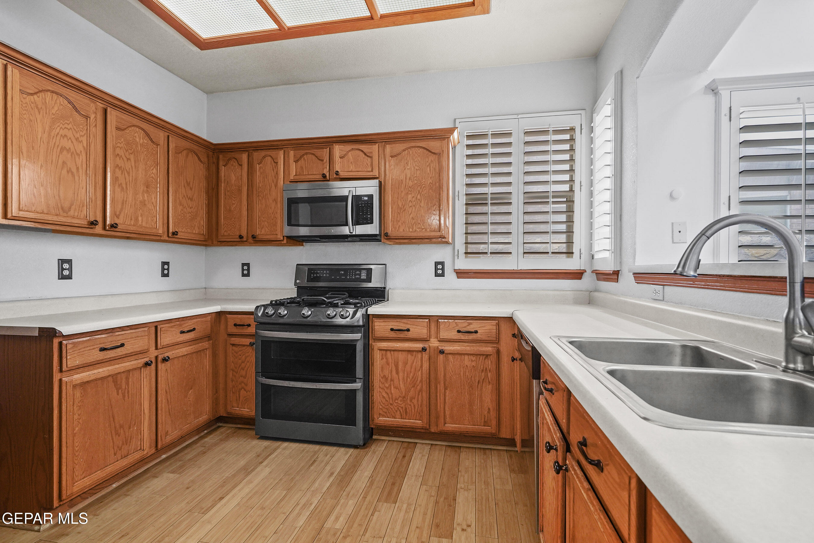 1332 CLAY BASKET Circle