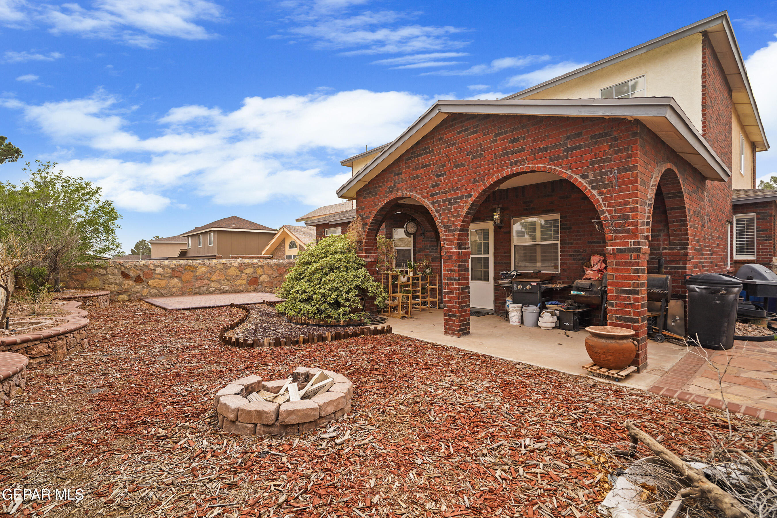 1332 CLAY BASKET Circle
