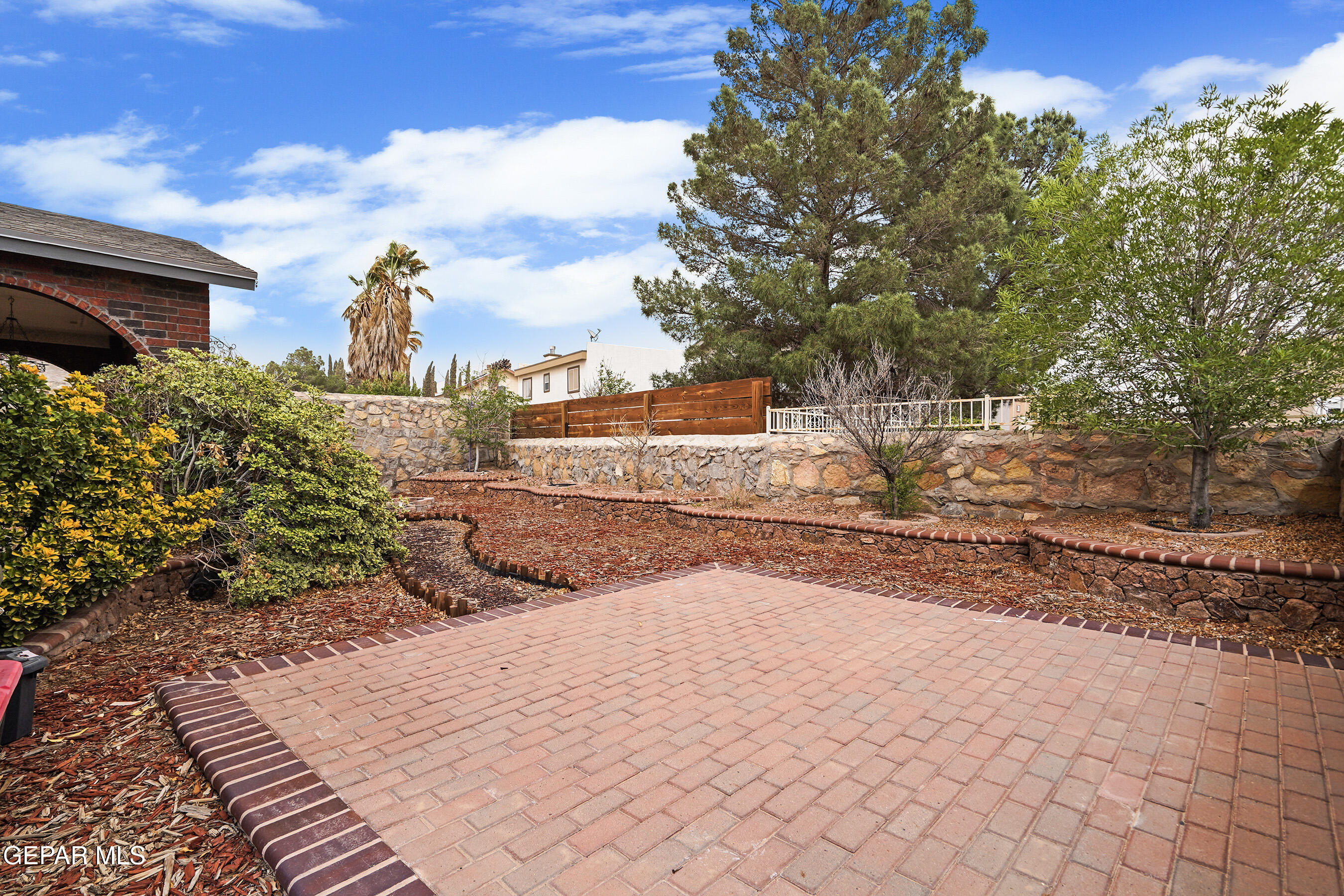 1332 CLAY BASKET Circle