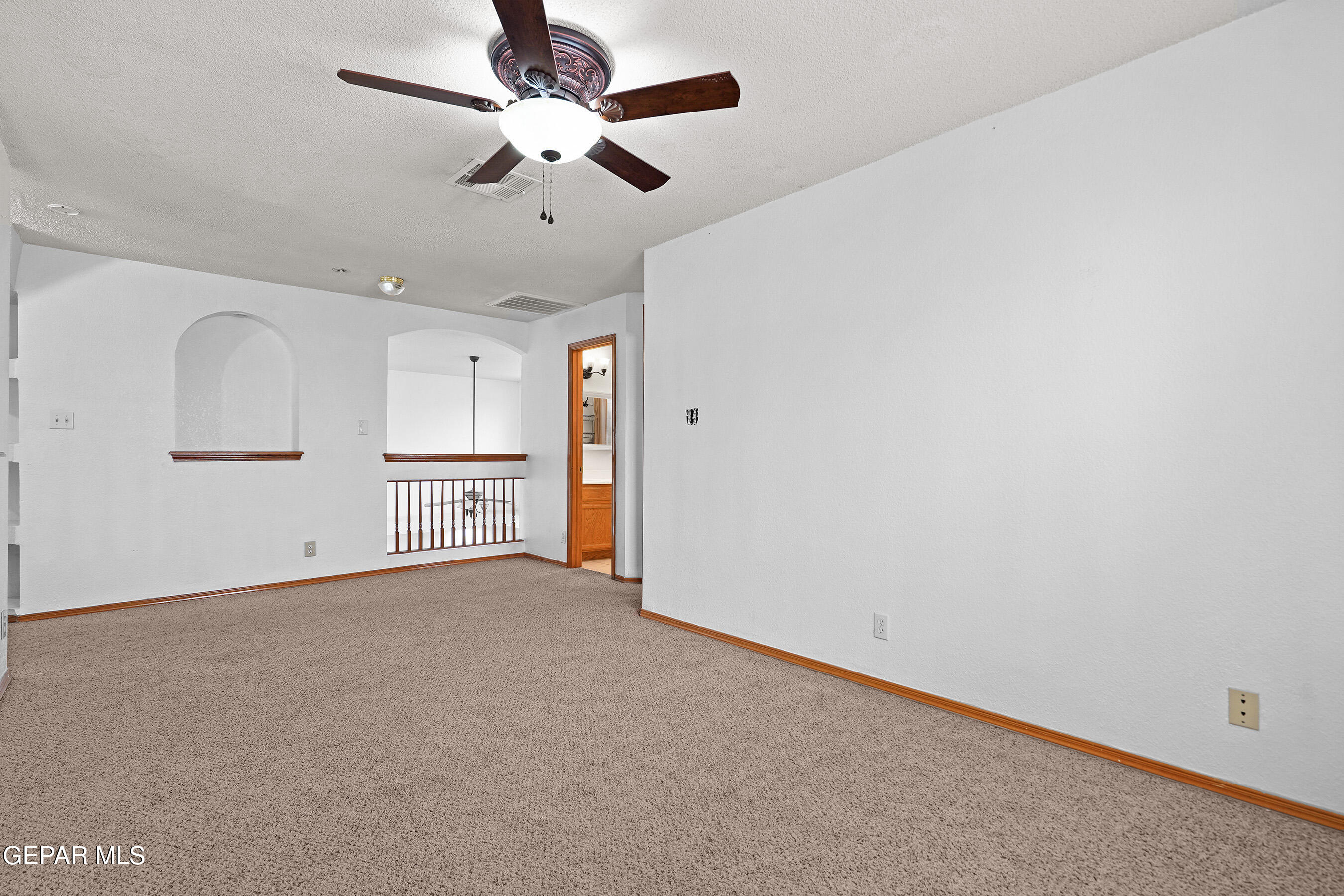 1332 CLAY BASKET Circle