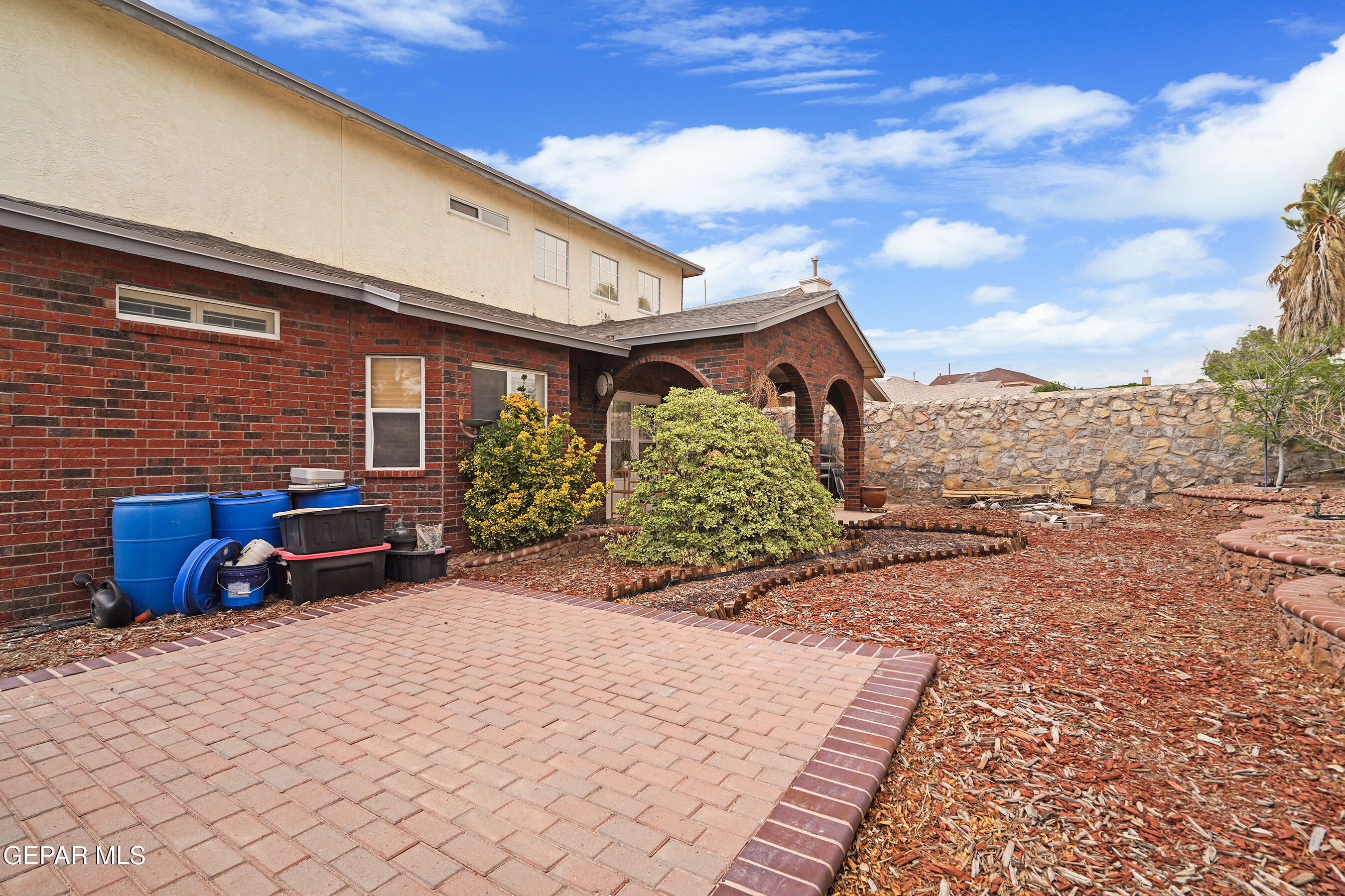 1332 CLAY BASKET Circle
