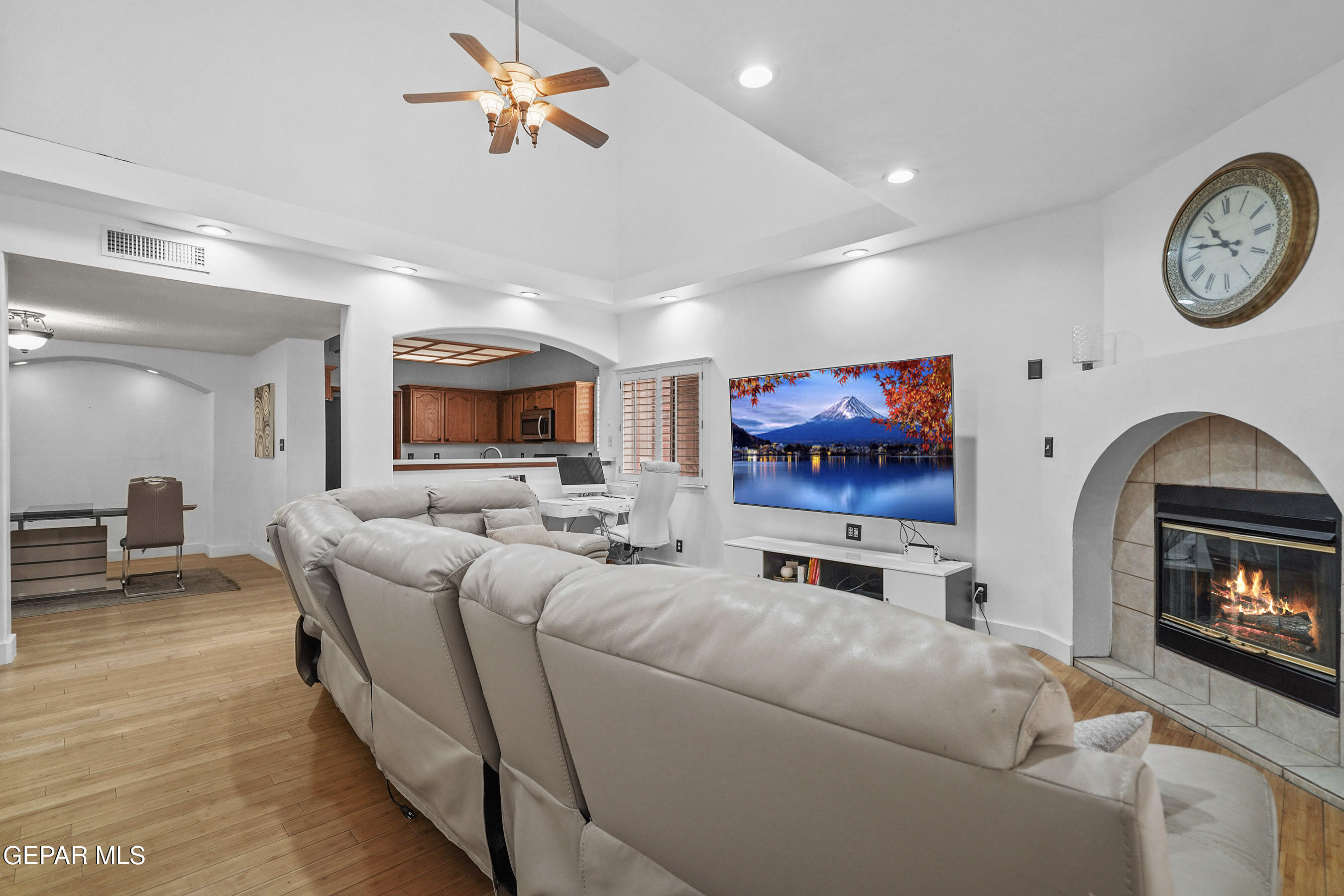 1332 CLAY BASKET Circle