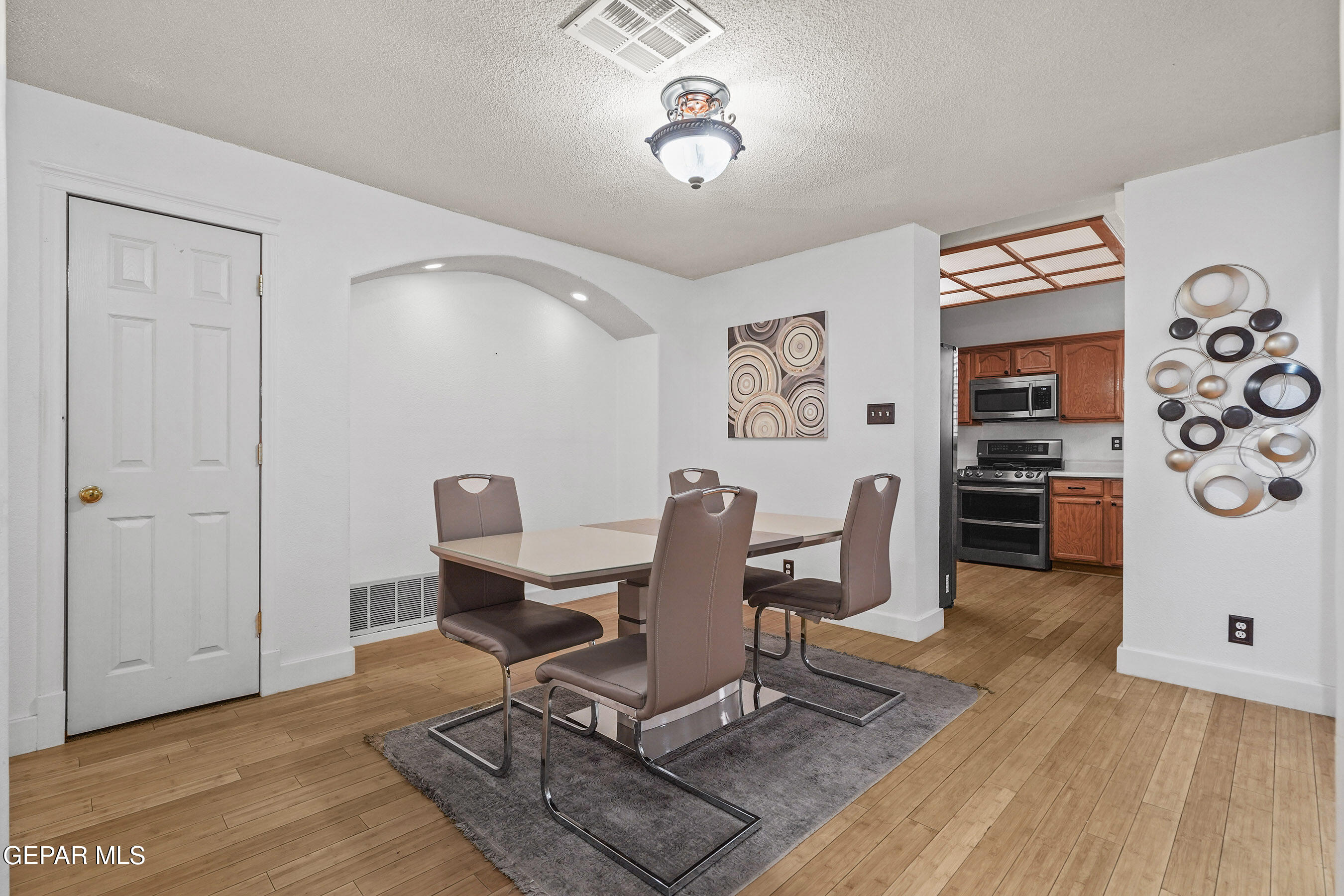 1332 CLAY BASKET Circle