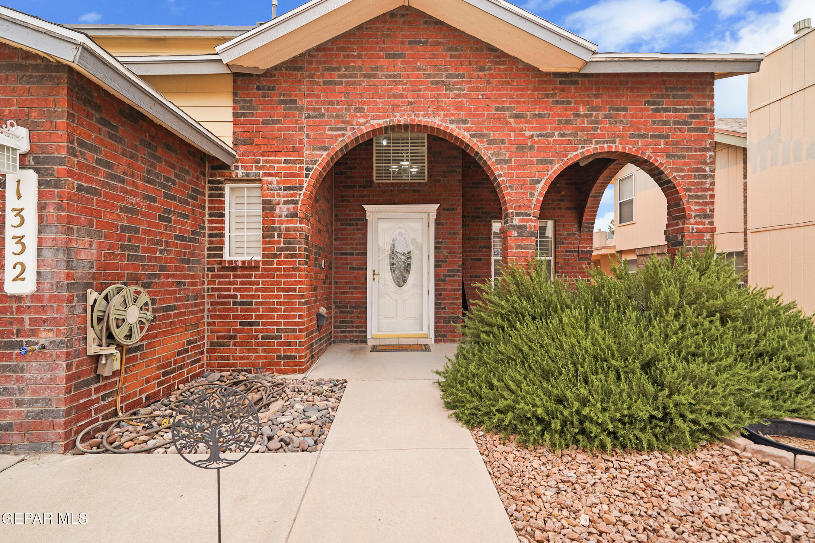 1332 CLAY BASKET Circle