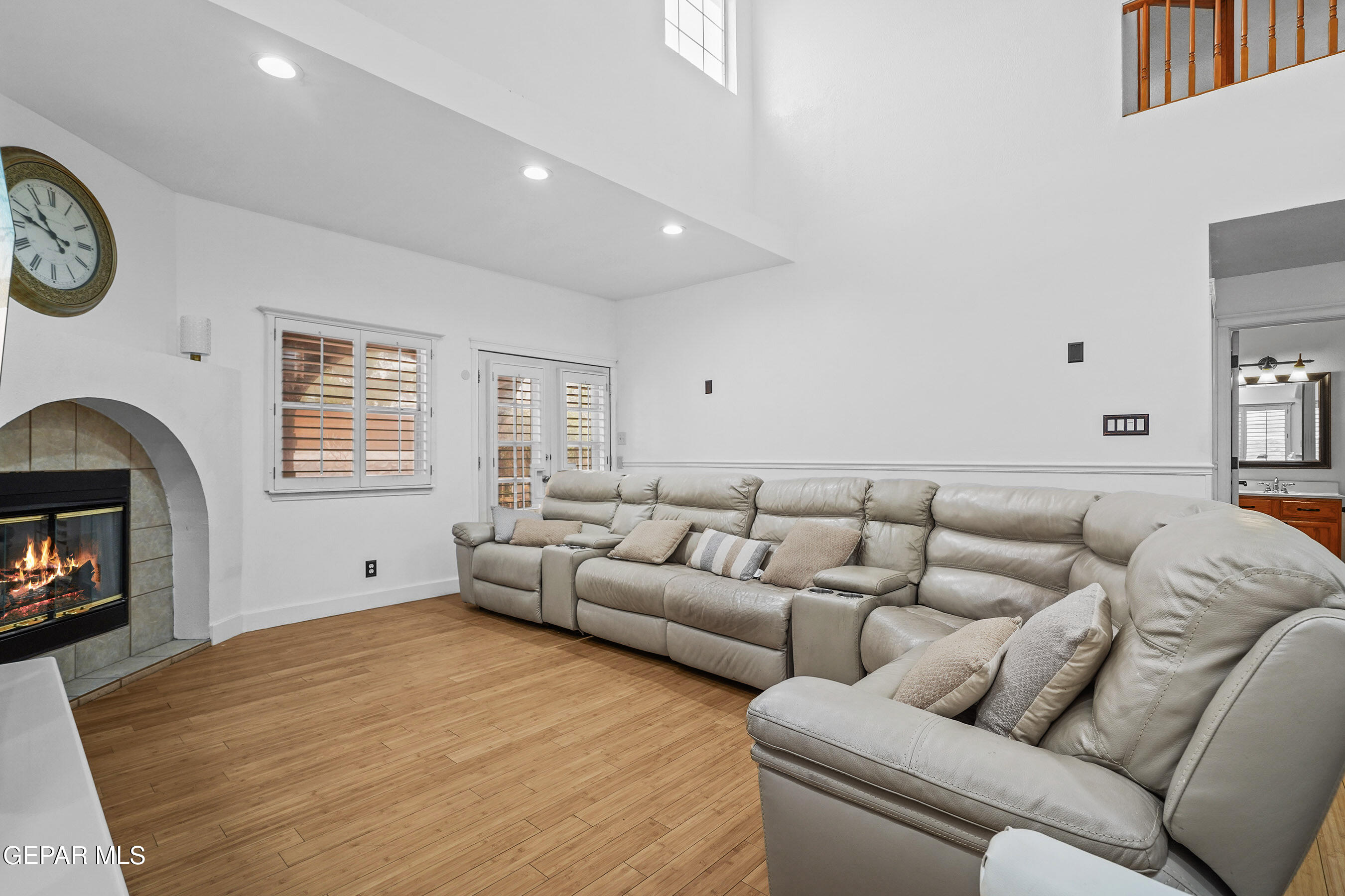 1332 CLAY BASKET Circle
