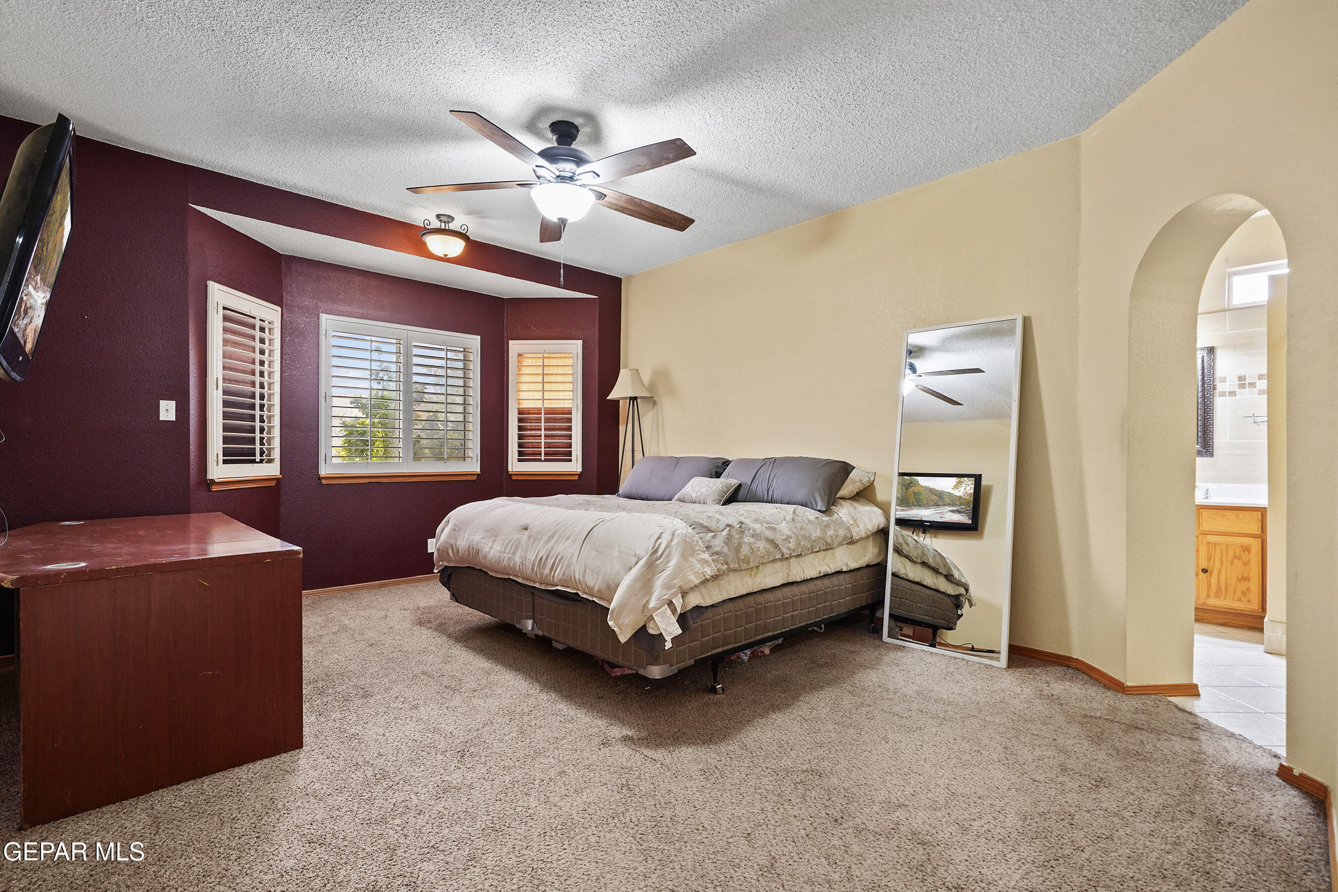 1332 CLAY BASKET Circle