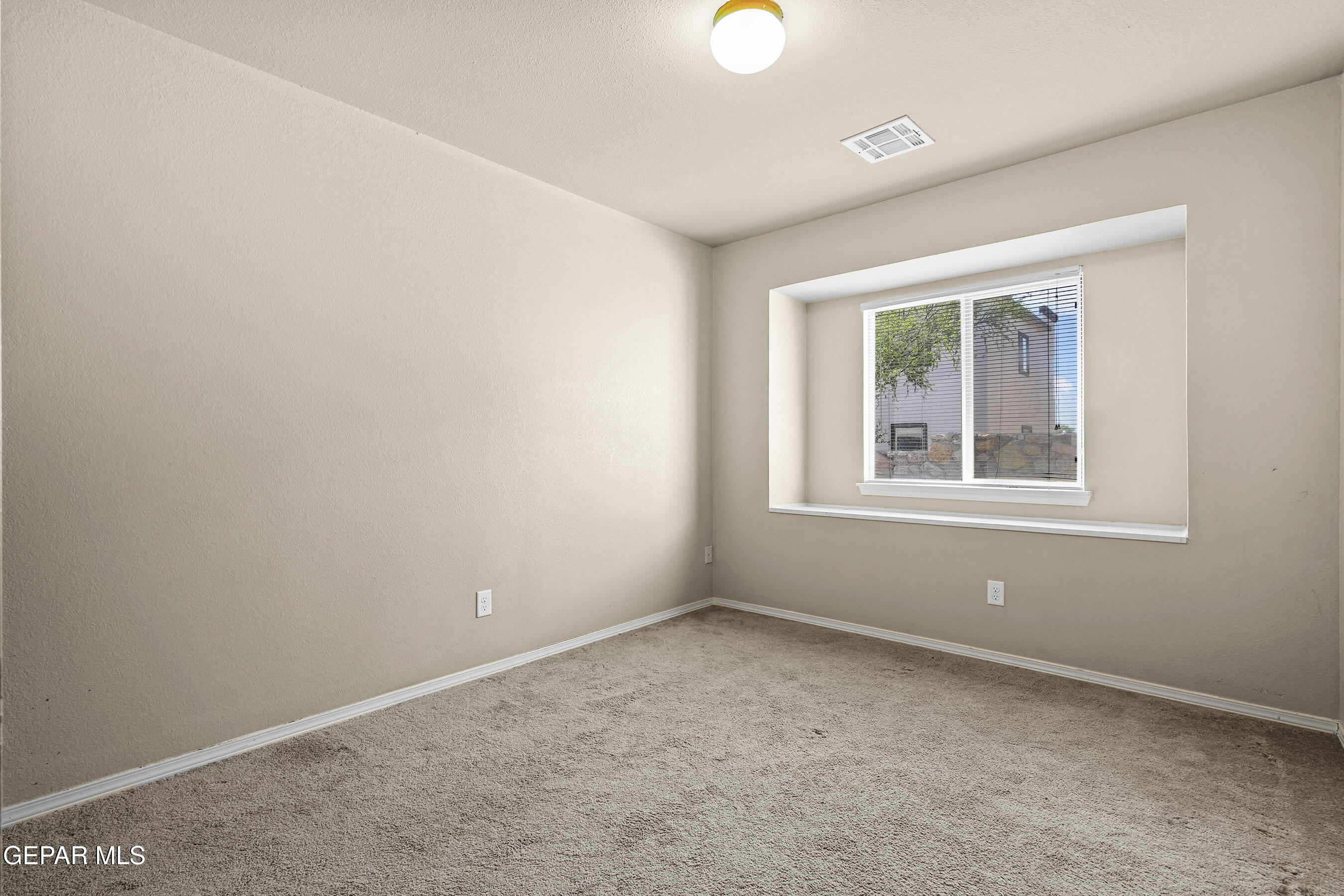 4916 GOLD RANCH Avenue