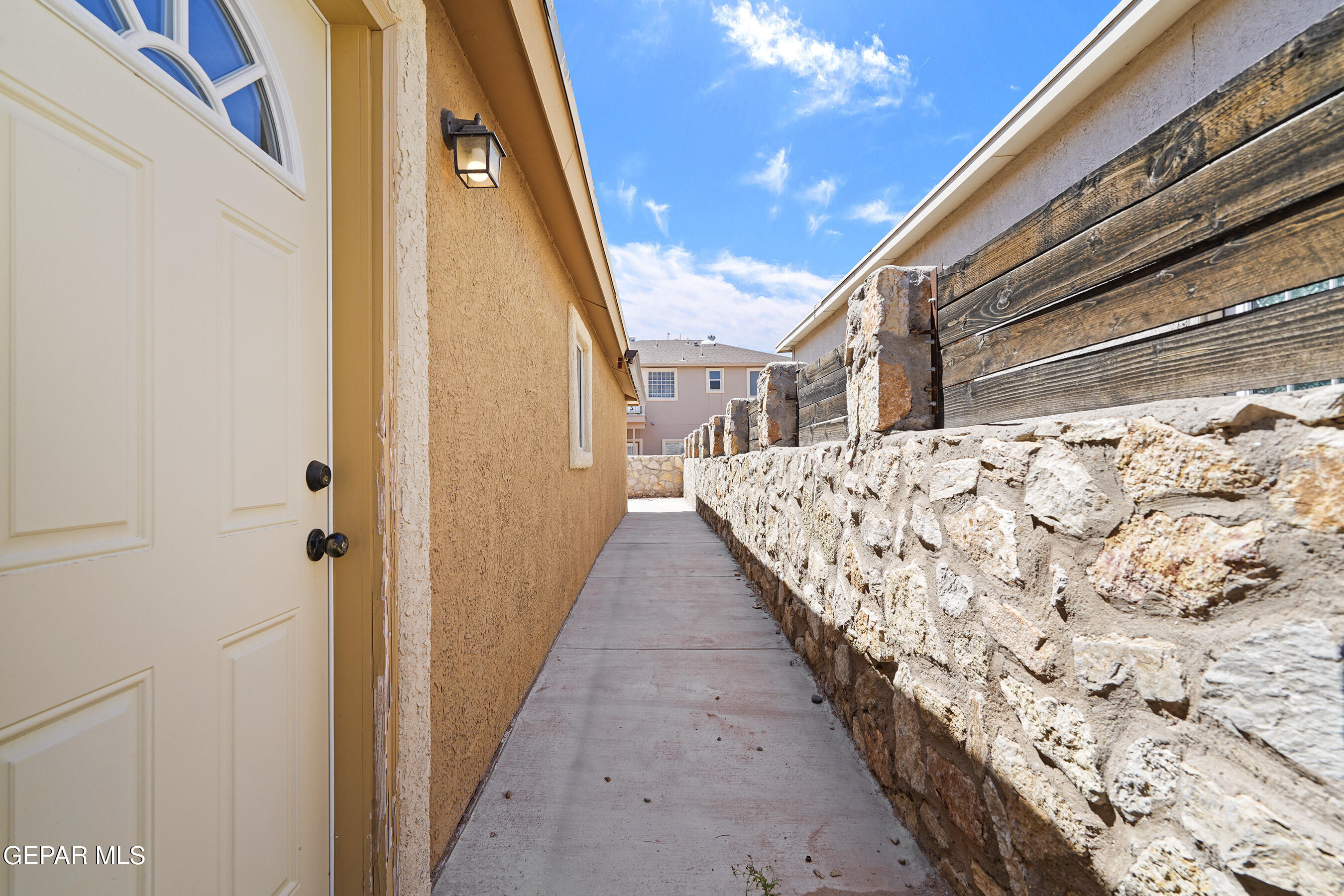 4916 GOLD RANCH Avenue