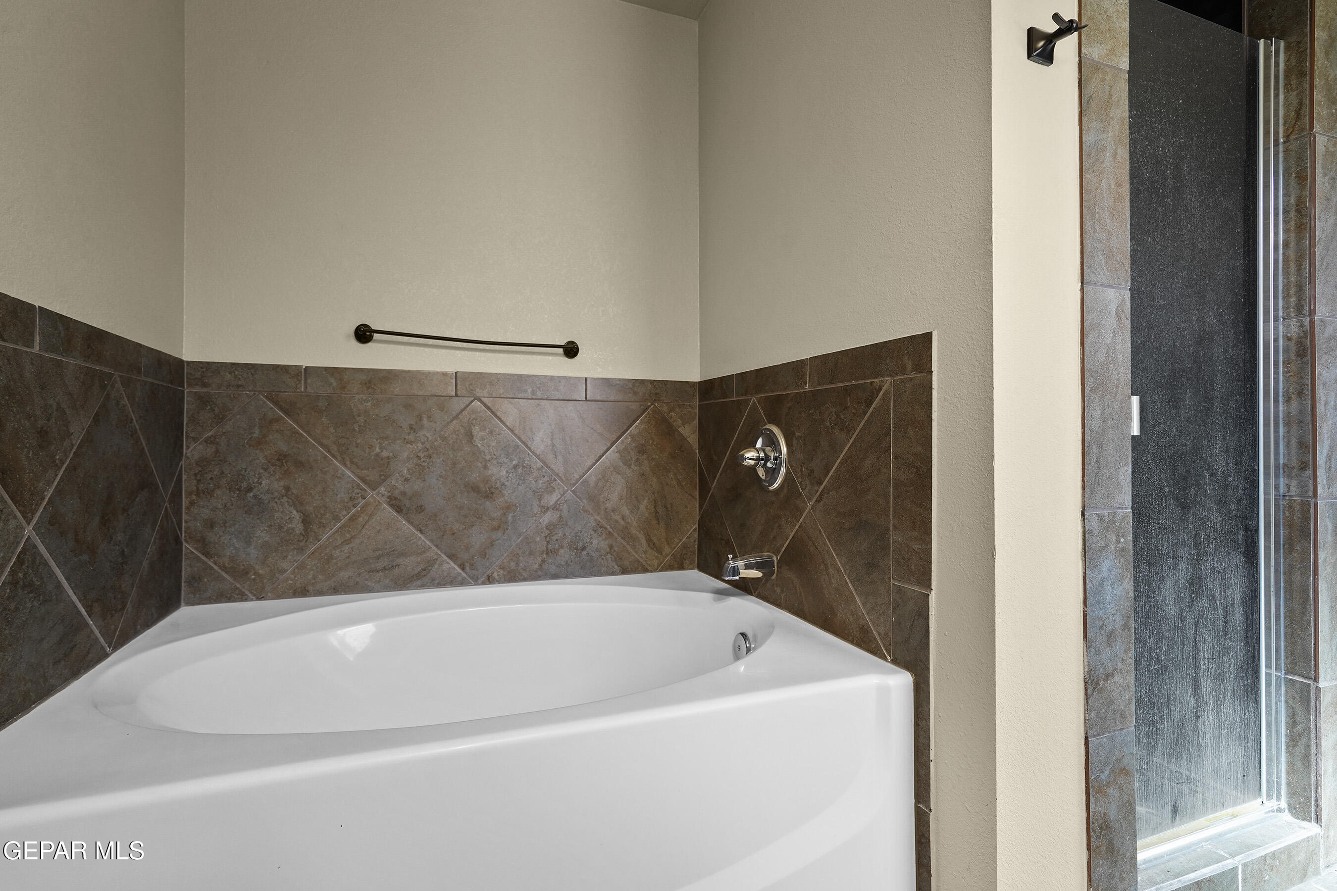 4916 GOLD RANCH Avenue