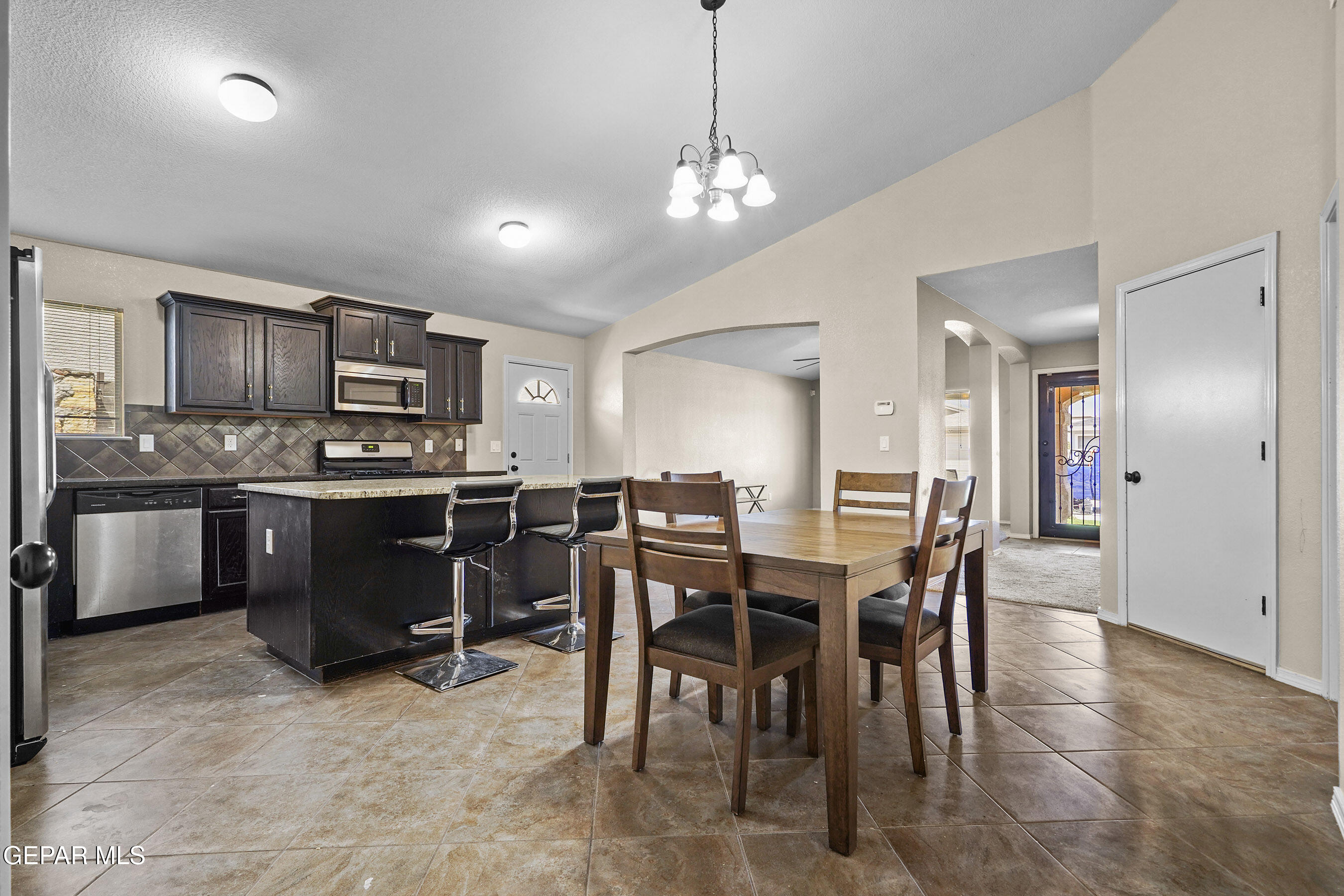 4916 GOLD RANCH Avenue