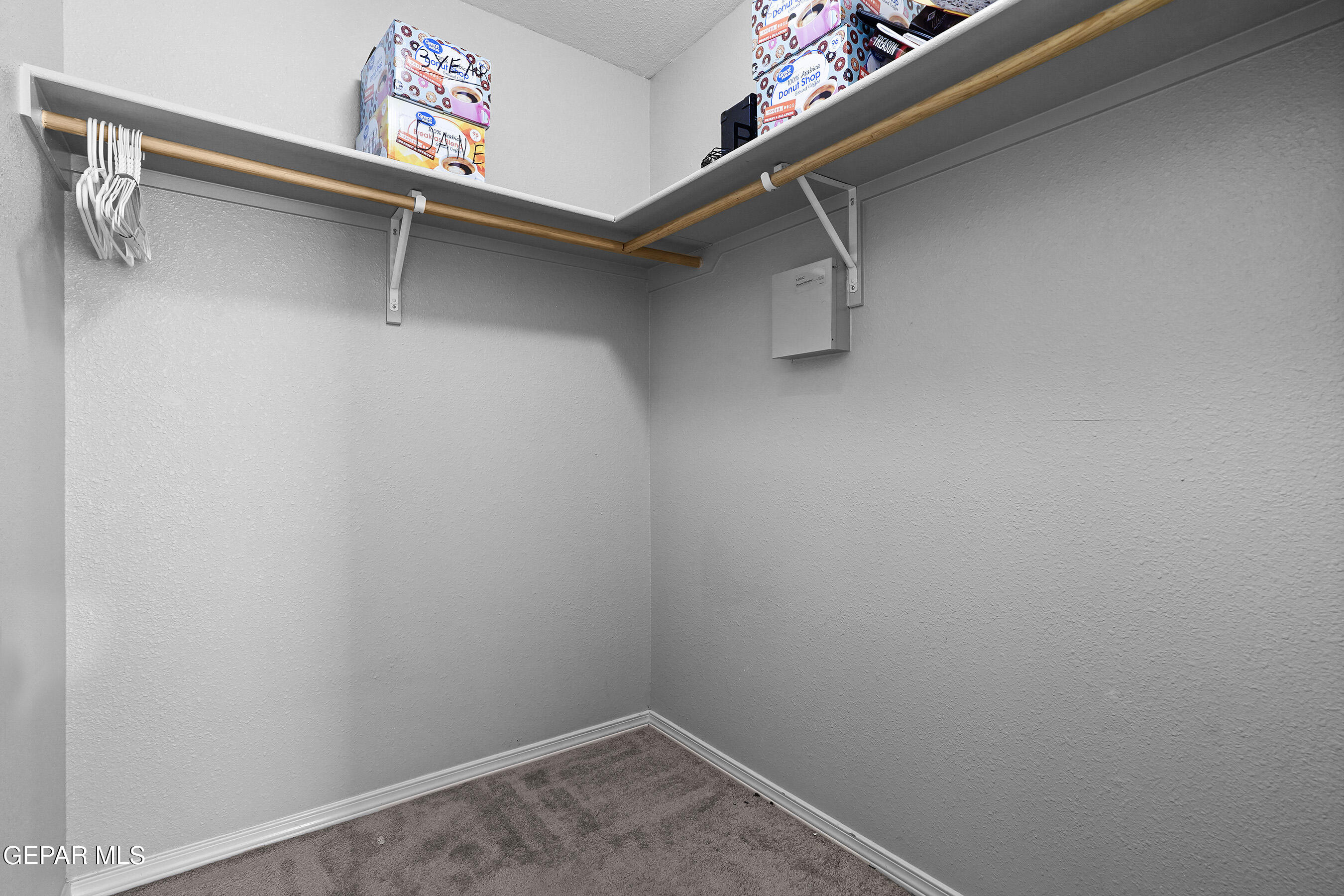 4916 GOLD RANCH Avenue