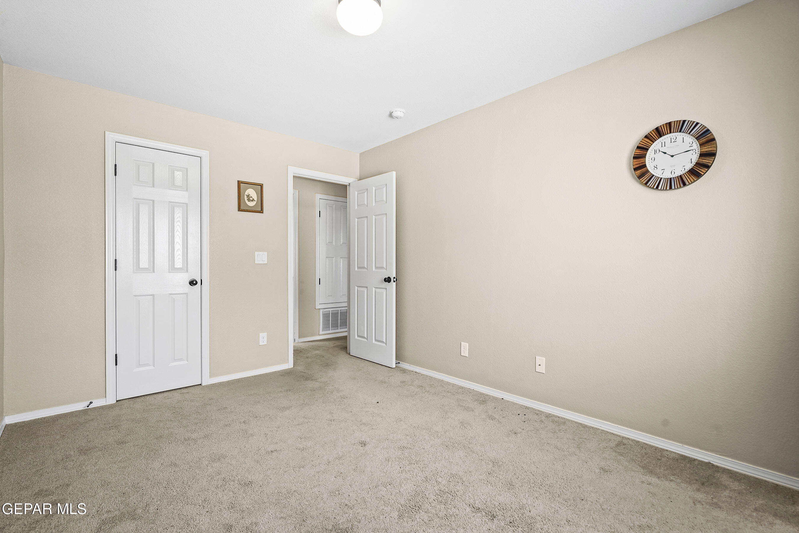 4916 GOLD RANCH Avenue