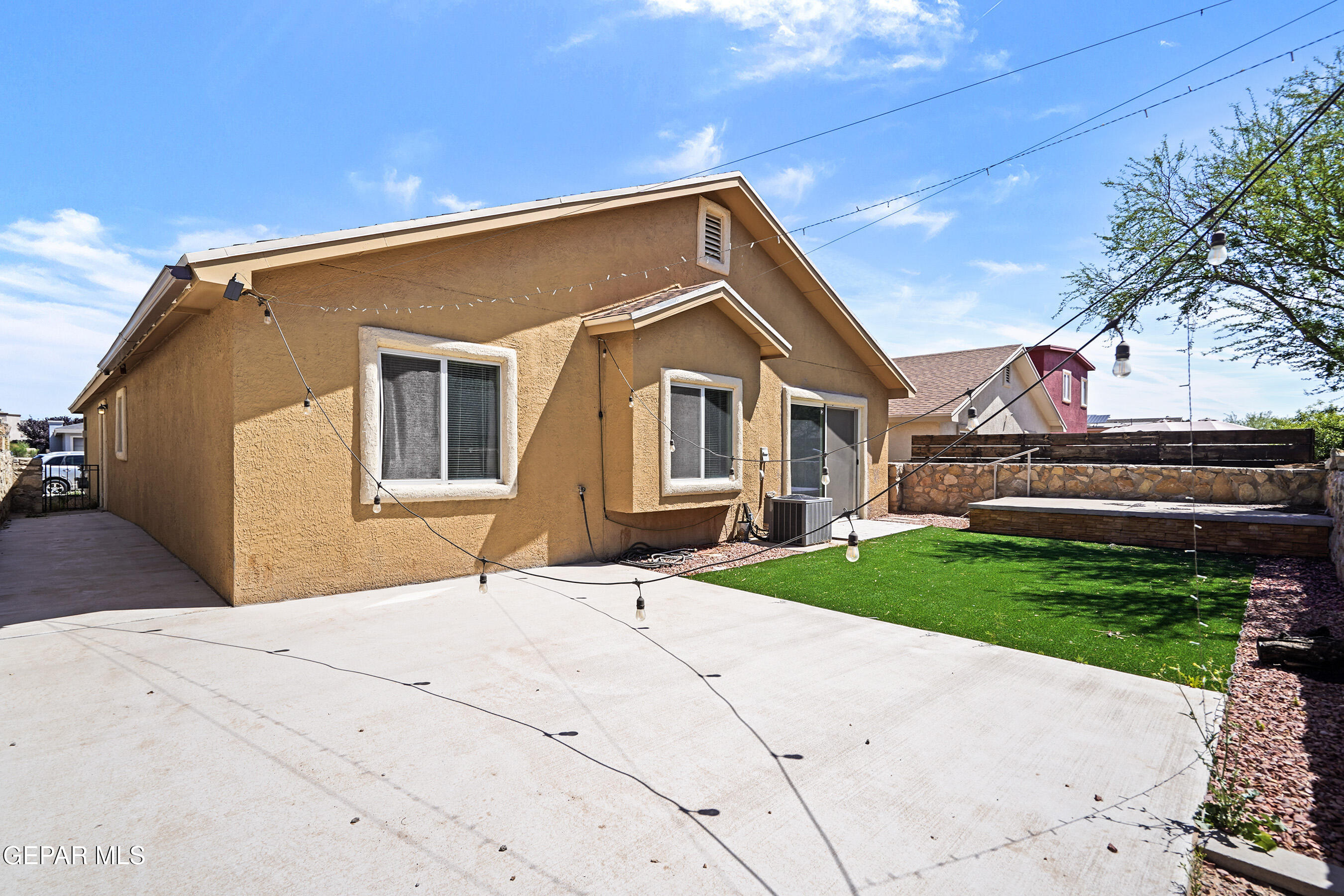 4916 GOLD RANCH Avenue