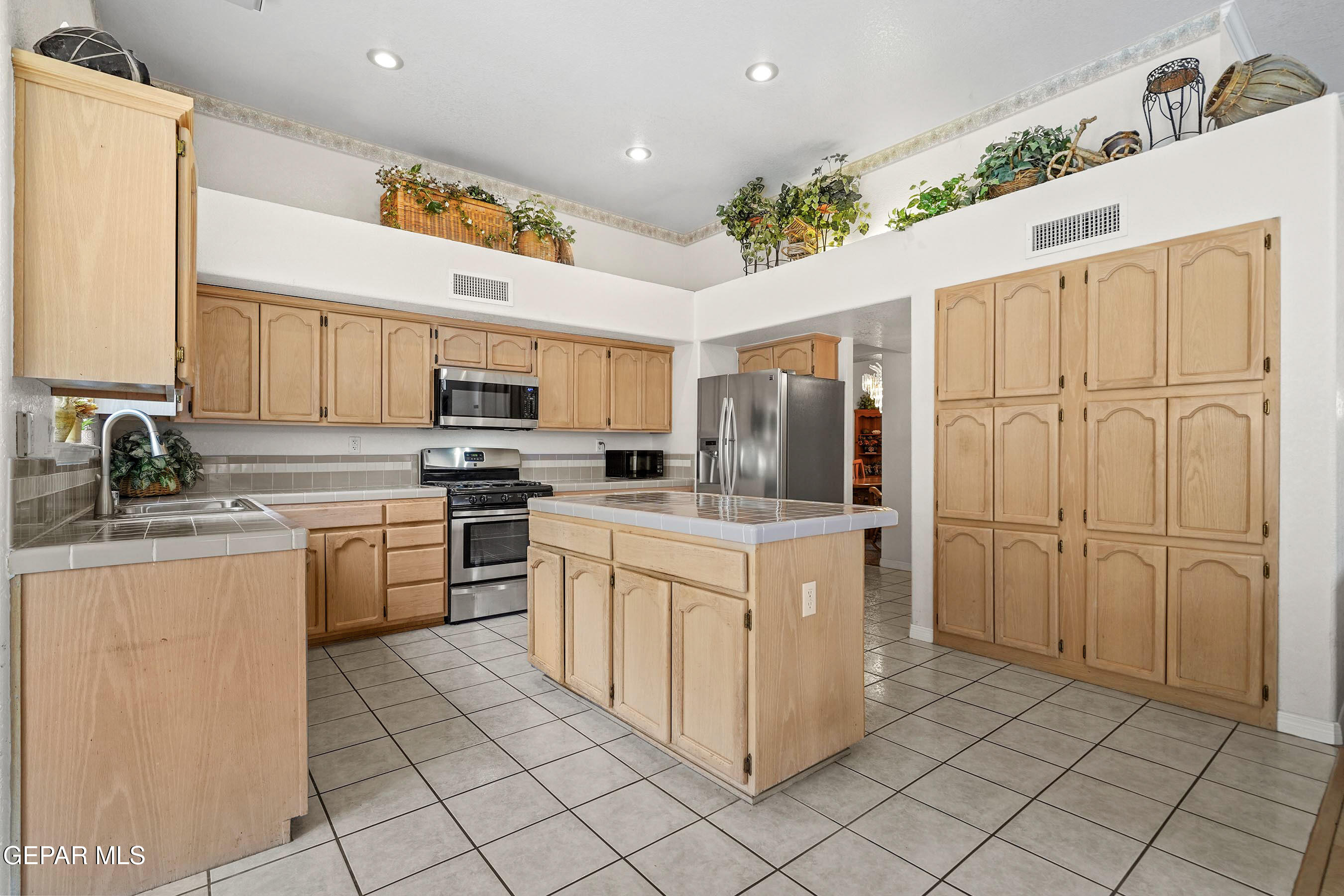 6248 LOS BANCOS Drive