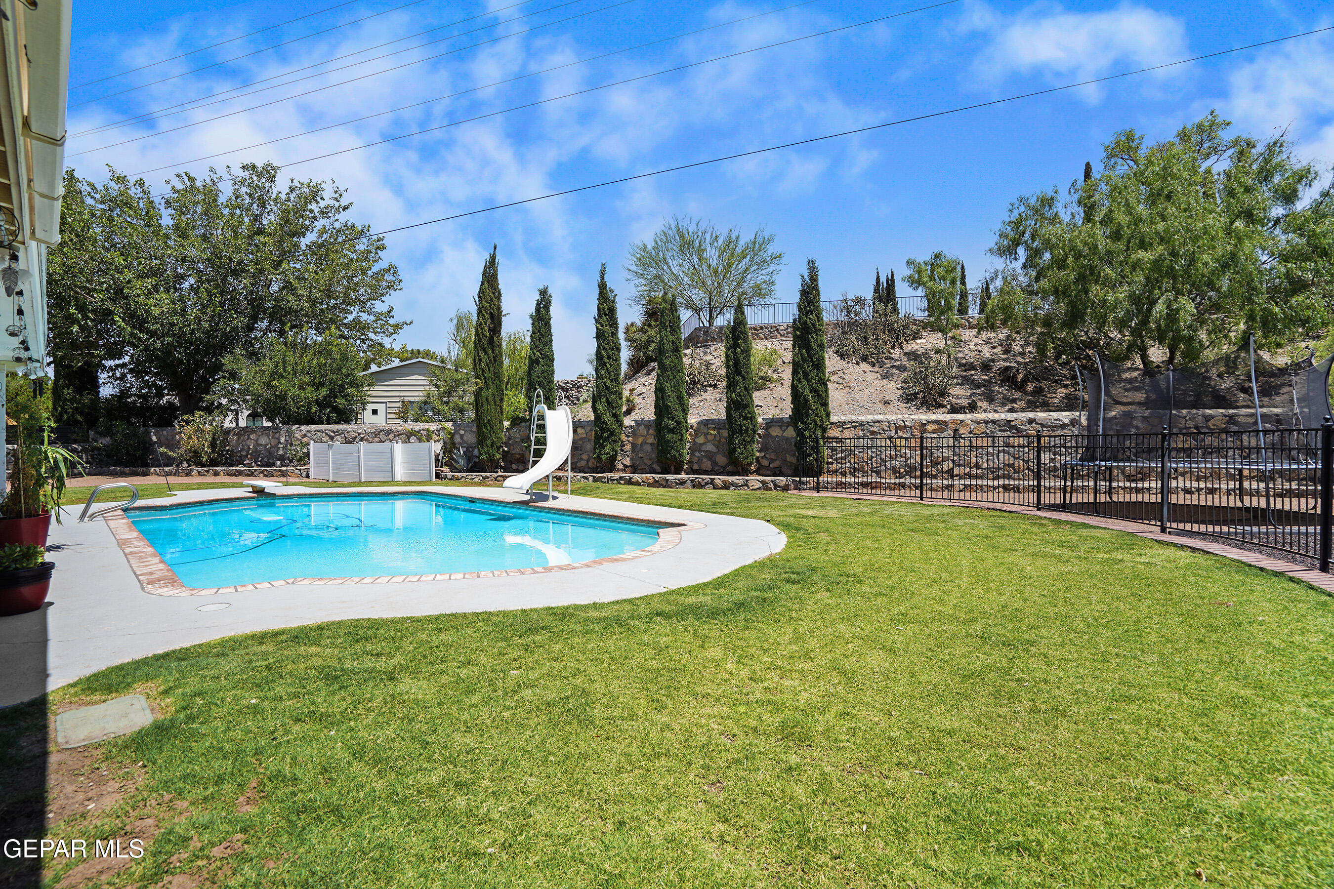 608 PASEO DE LUNA Lane