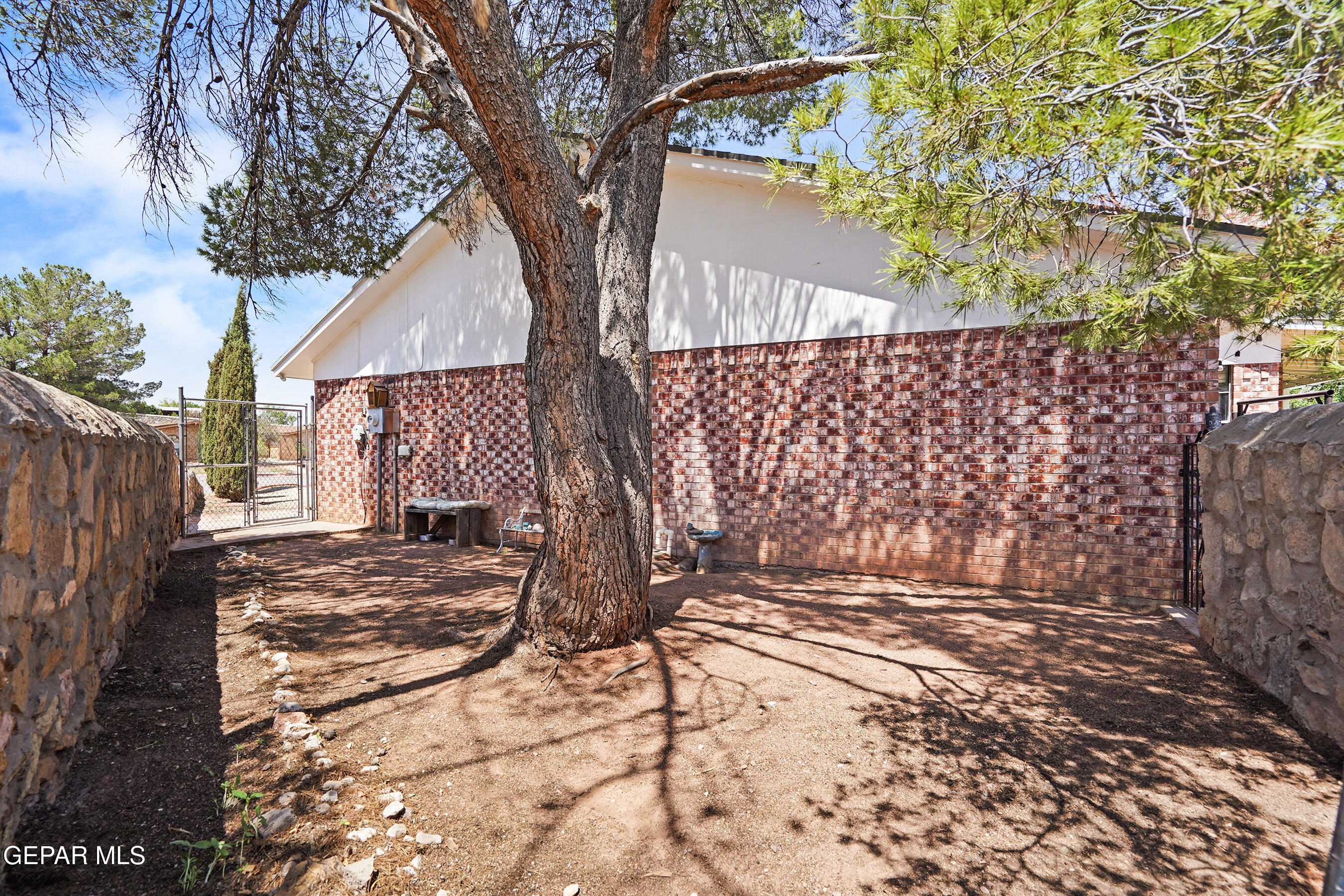 608 PASEO DE LUNA Lane
