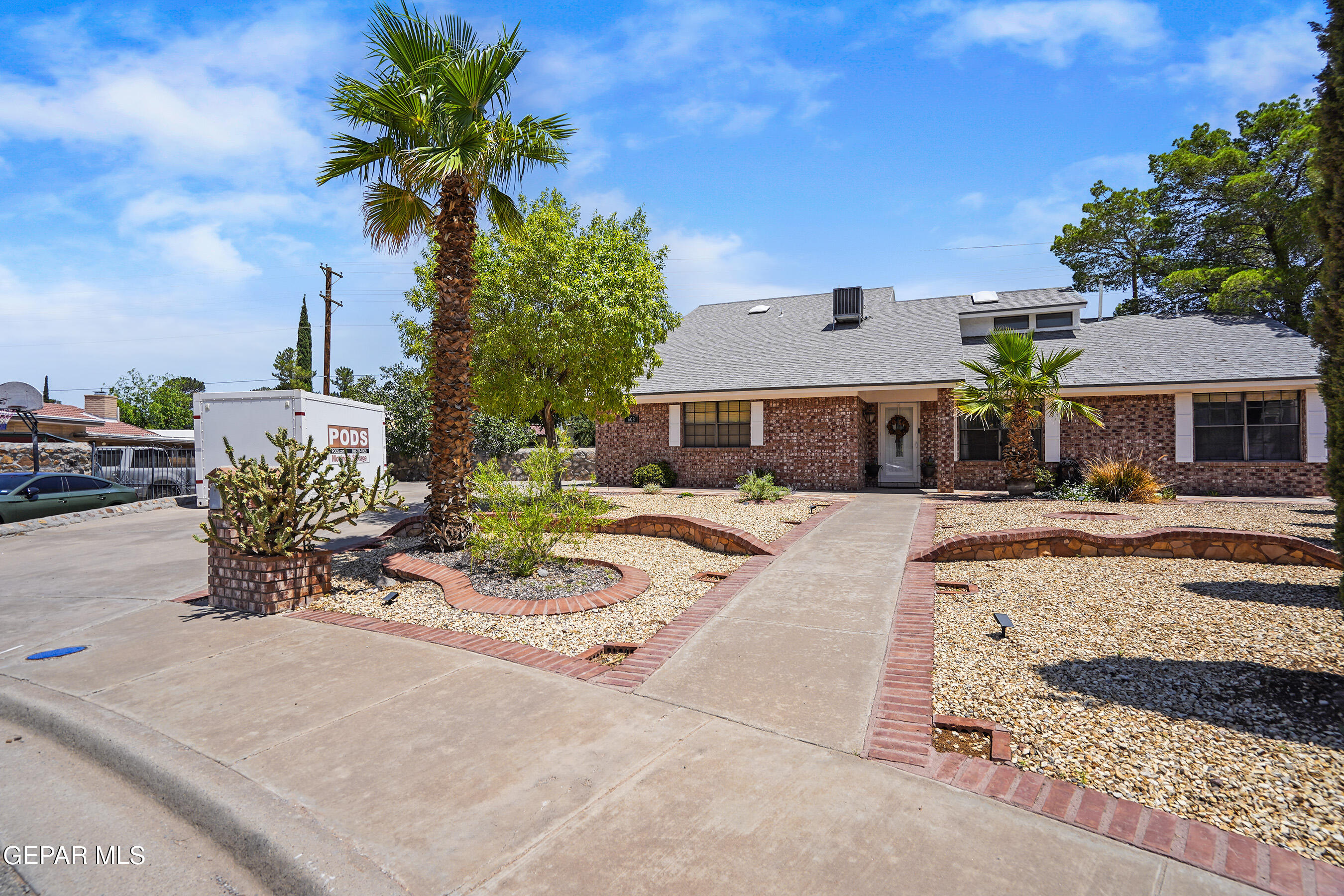 608 PASEO DE LUNA Lane