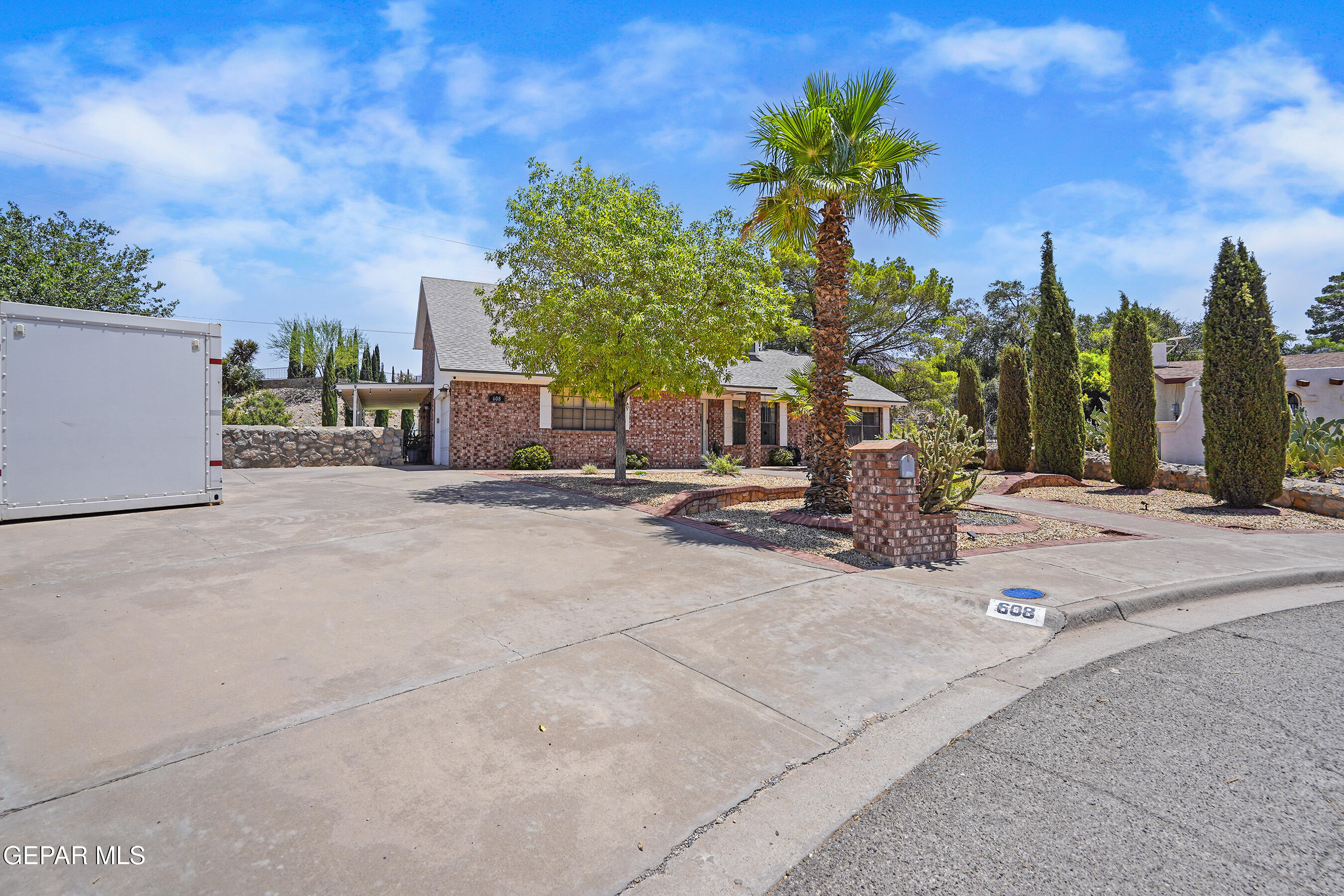 608 PASEO DE LUNA Lane