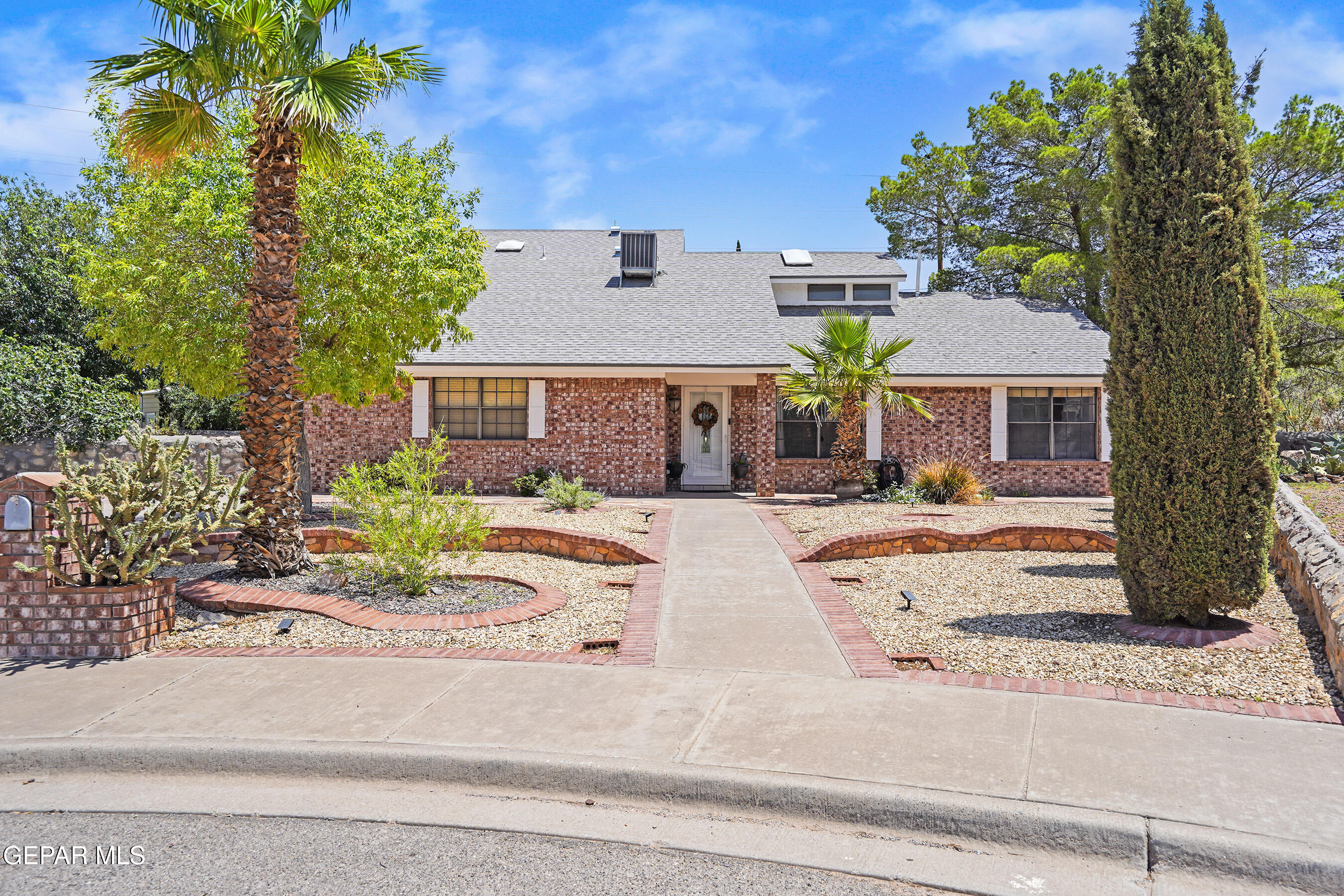 608 PASEO DE LUNA Lane