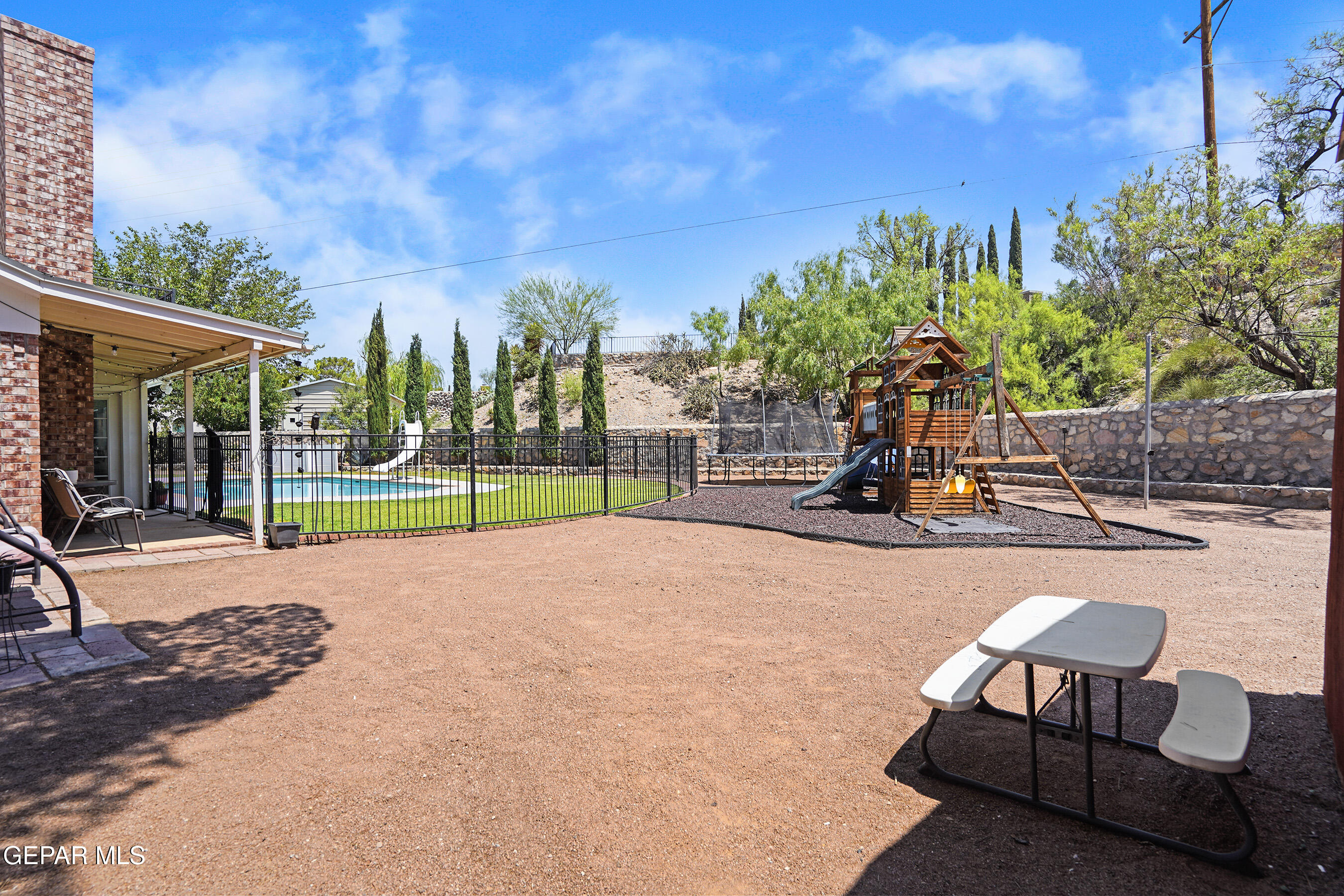 608 PASEO DE LUNA Lane
