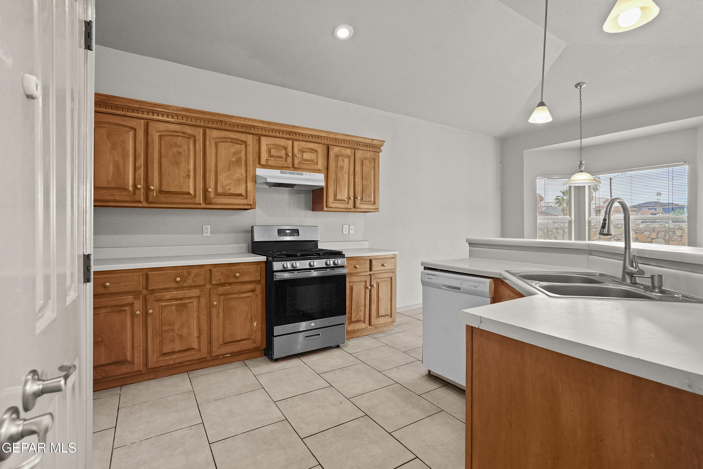 5517 MANUEL MORENO Drive