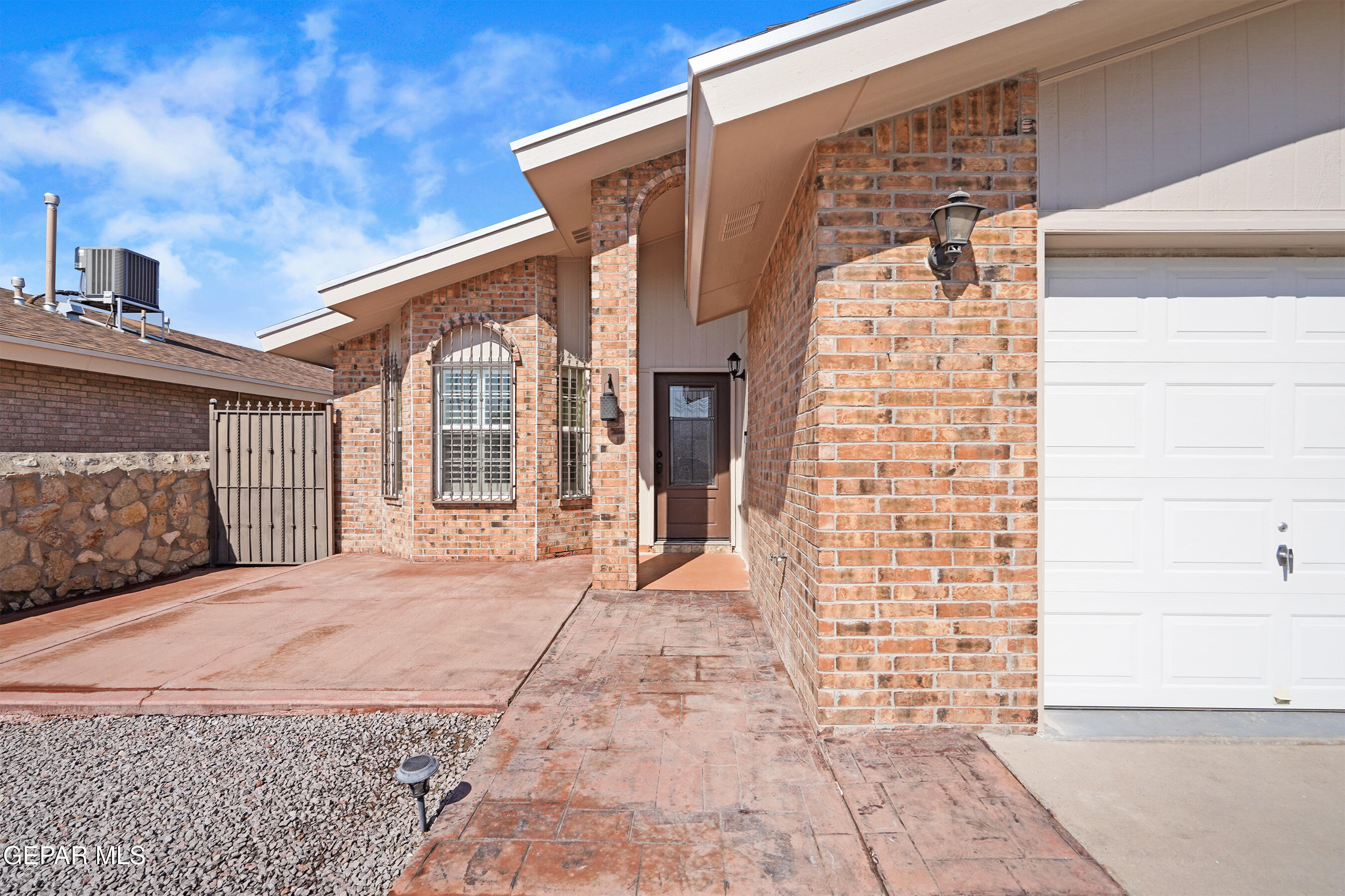 1695 SAINT PAUL Place