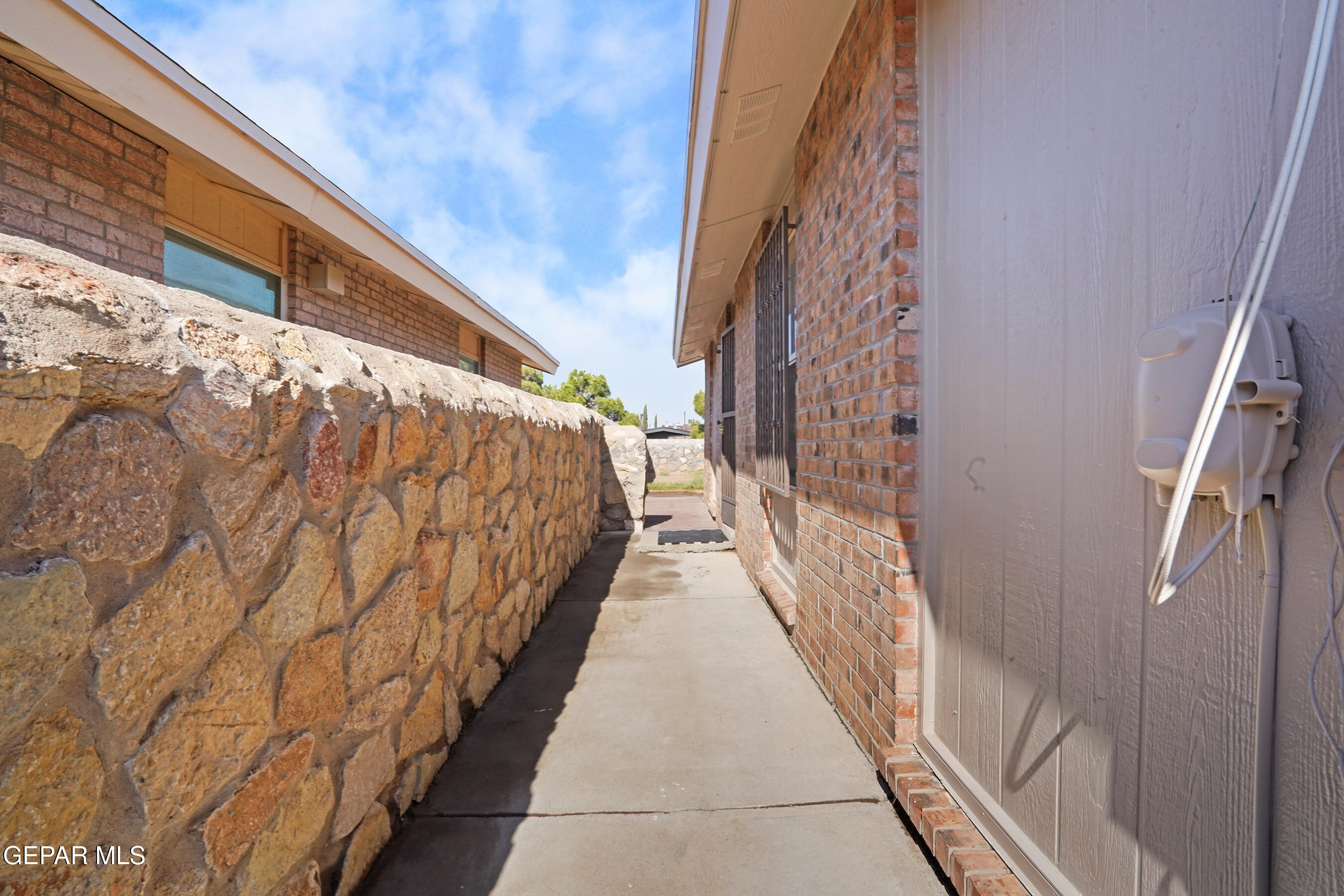 1695 SAINT PAUL Place