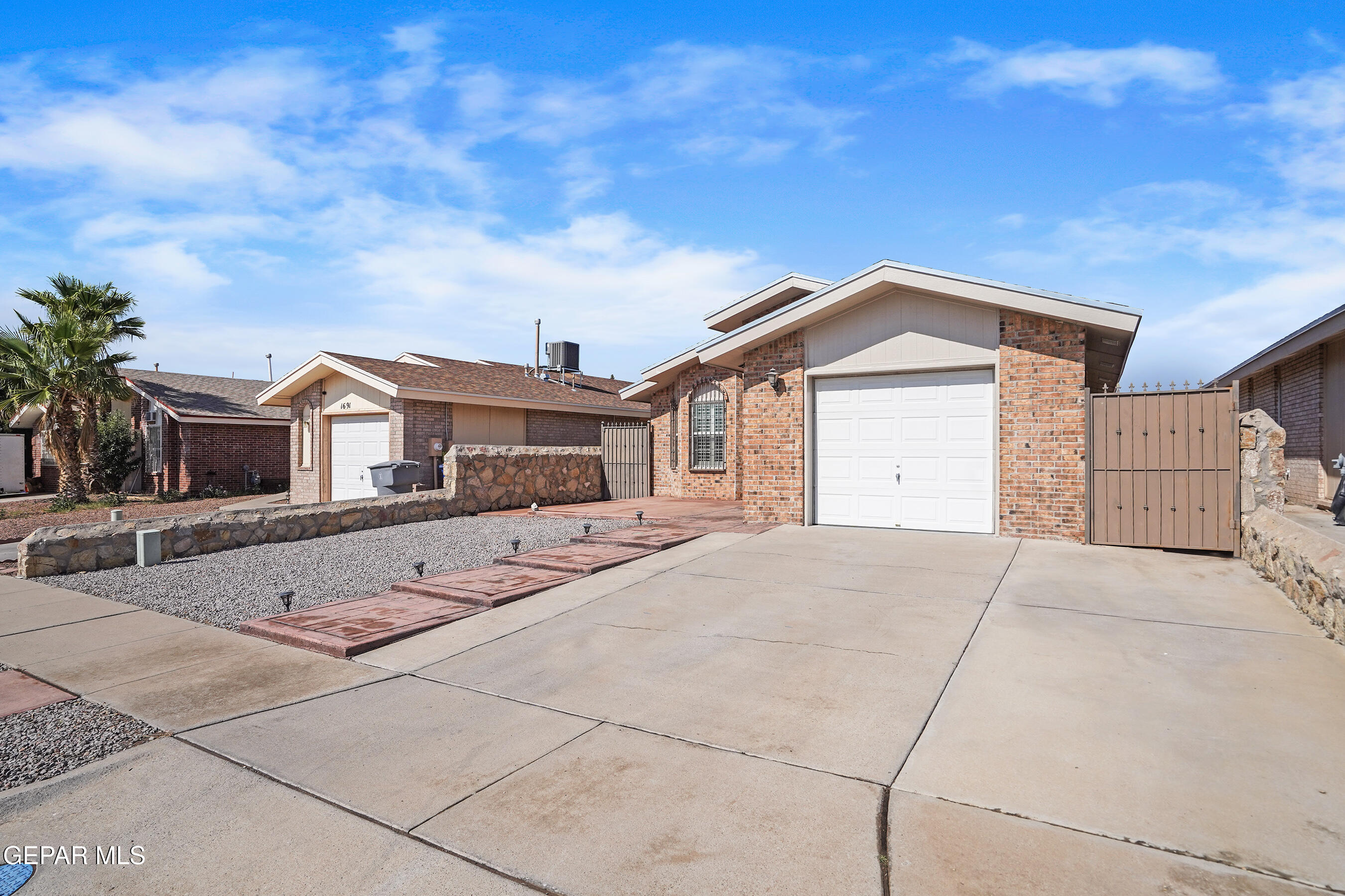 1695 SAINT PAUL Place