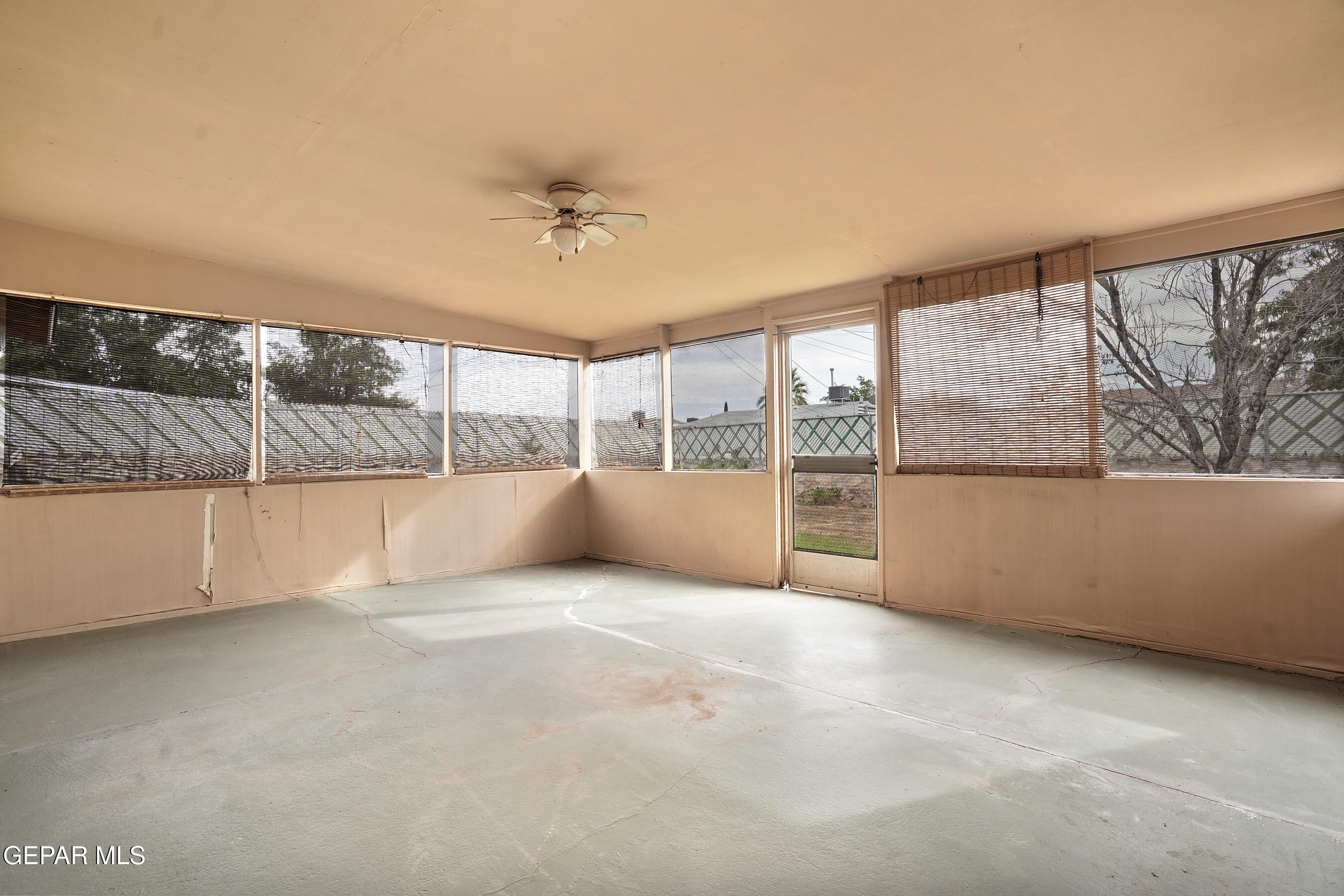 5644 ARROWHEAD Drive