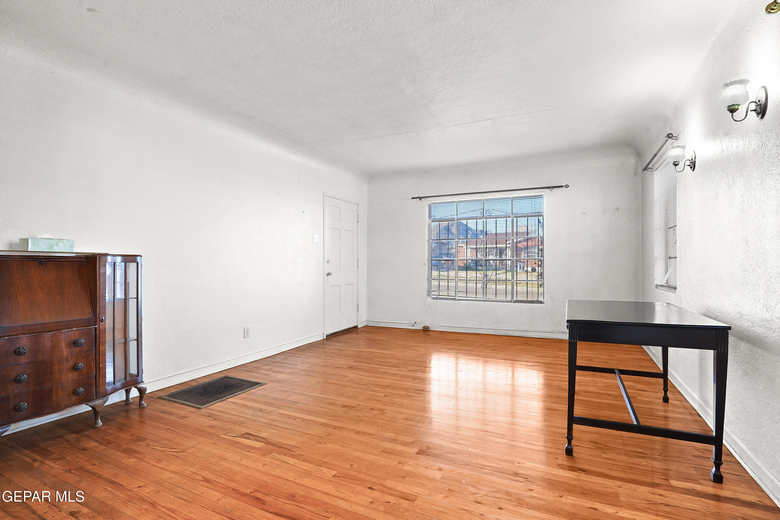 3018 SACRAMENTO Avenue