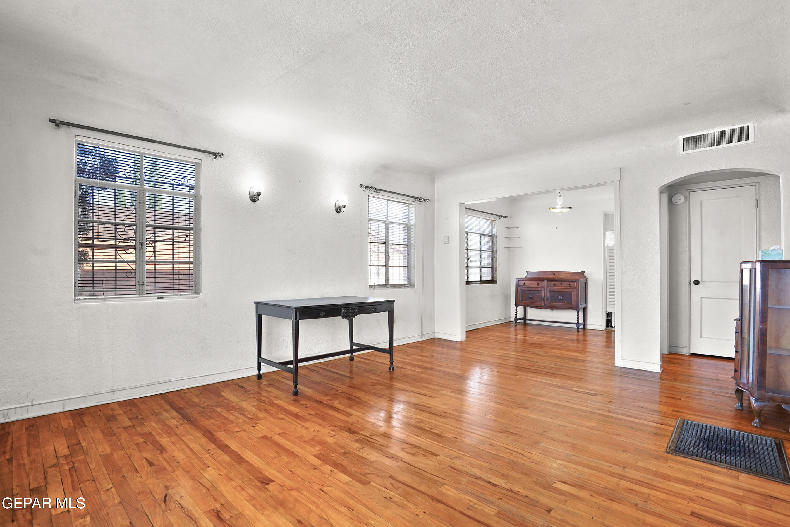 3018 SACRAMENTO Avenue