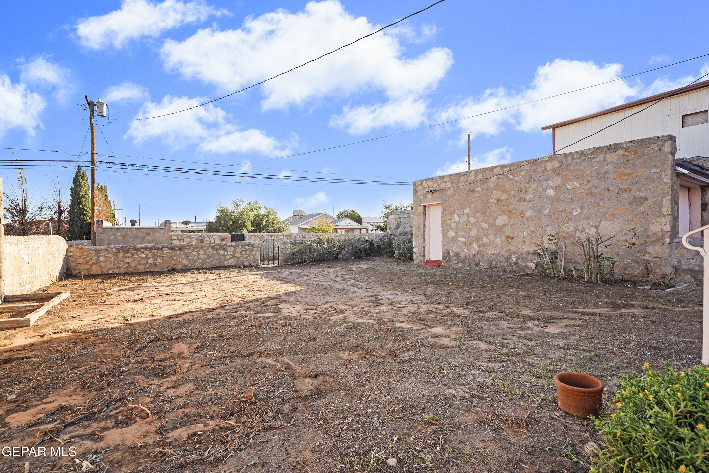 3018 SACRAMENTO Avenue