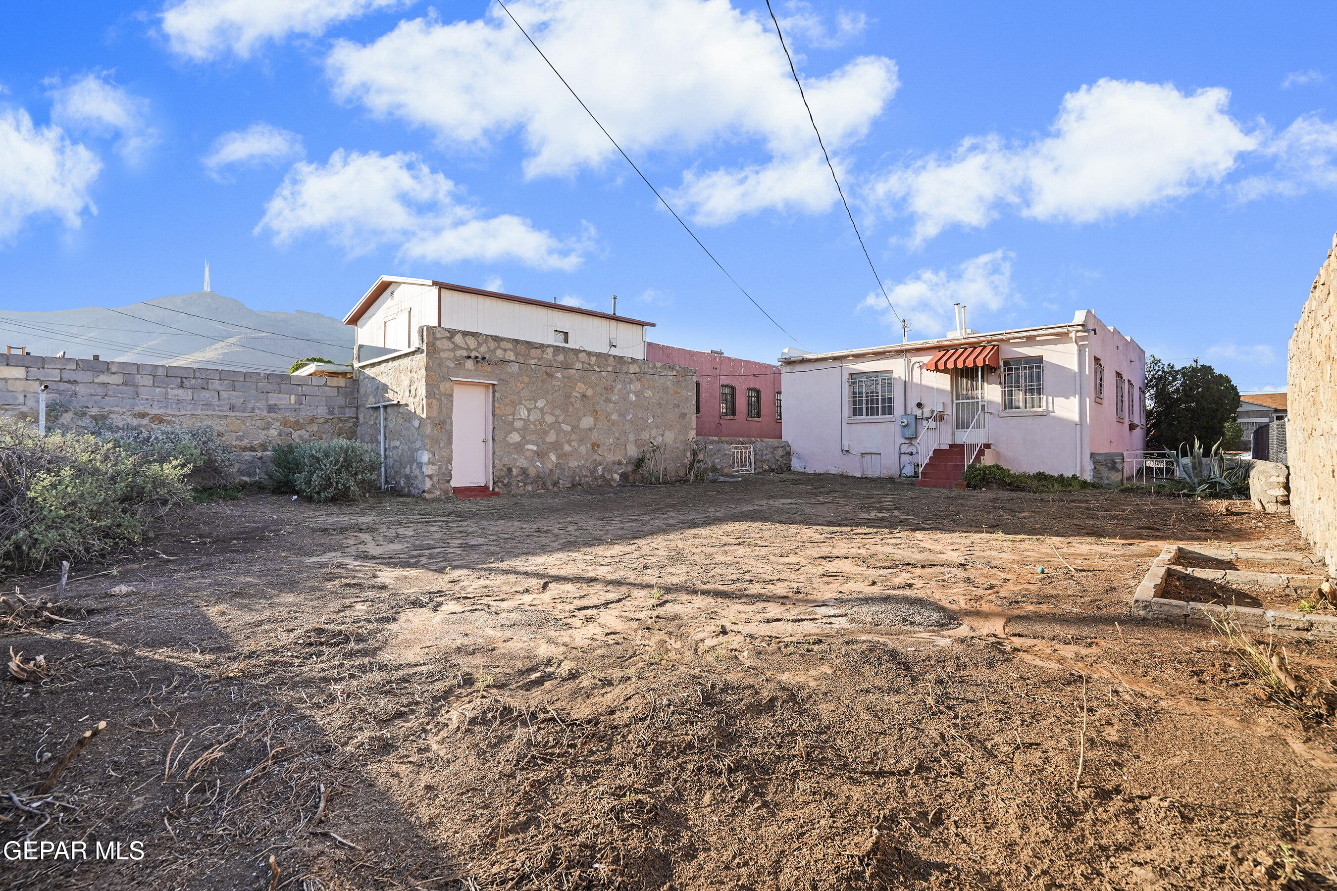 3018 SACRAMENTO Avenue