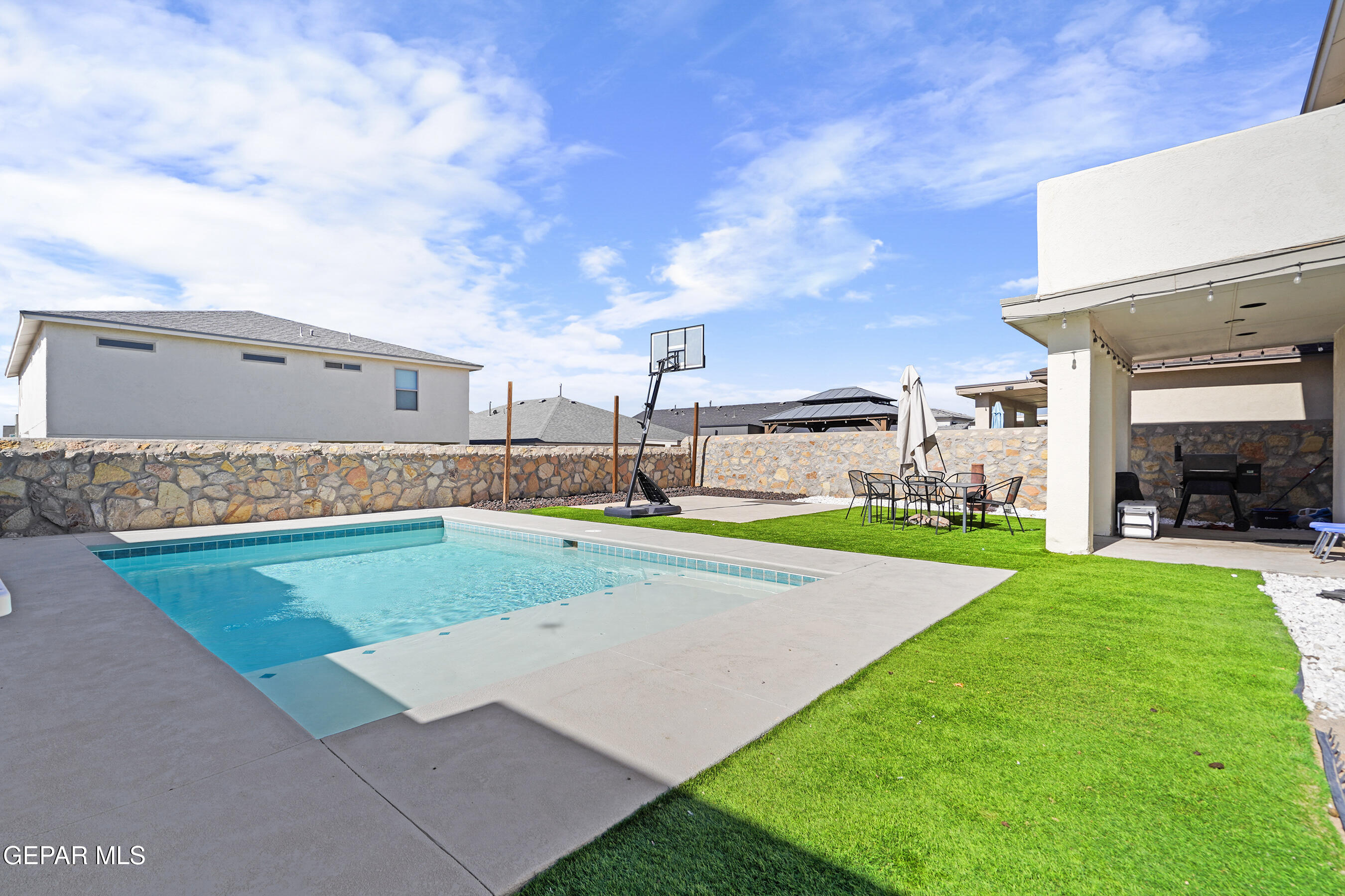 6713 LA PUESTA Drive