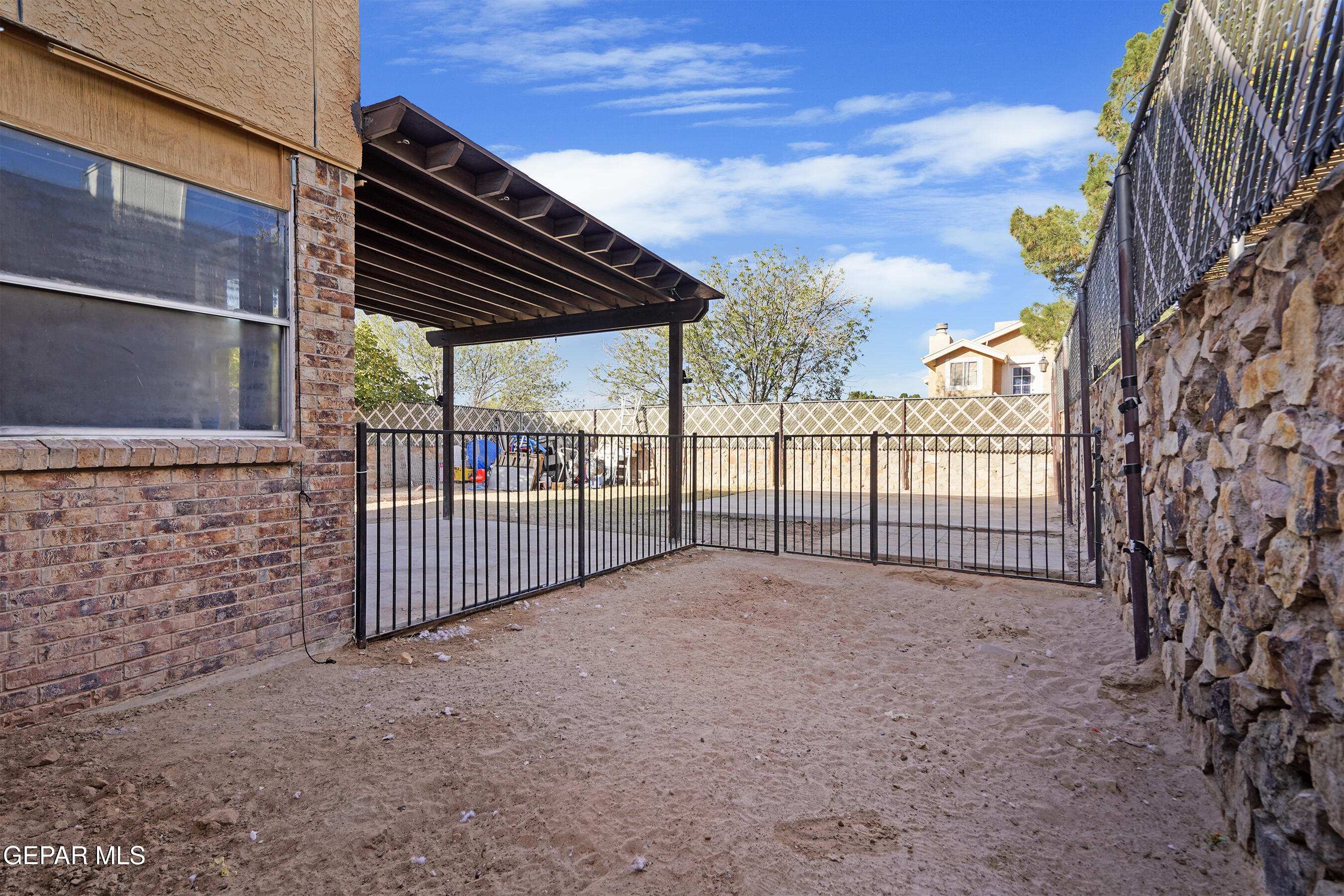 7337 ROYAL ARMS Drive