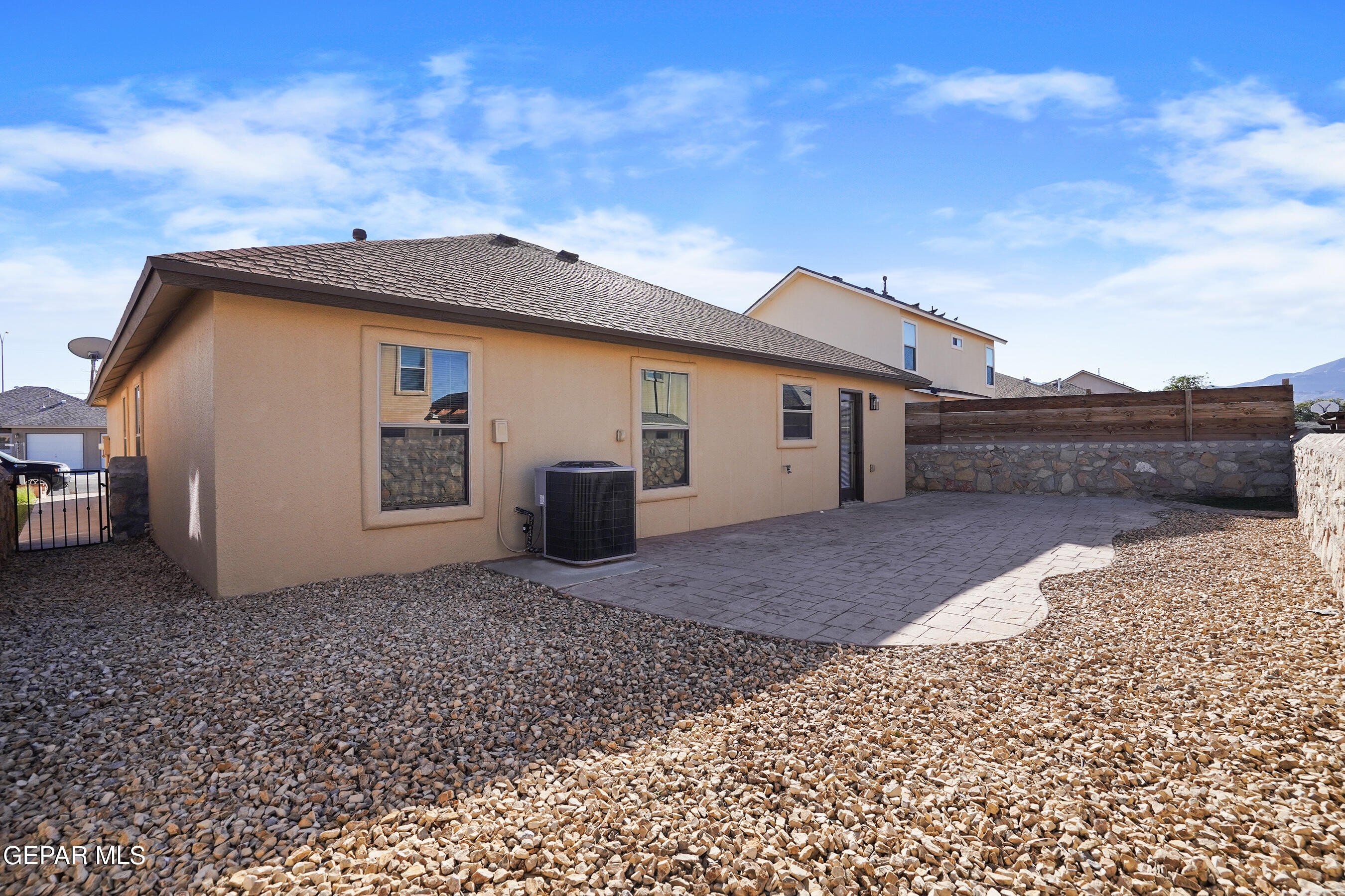 6237 LOVEBIRD Lane