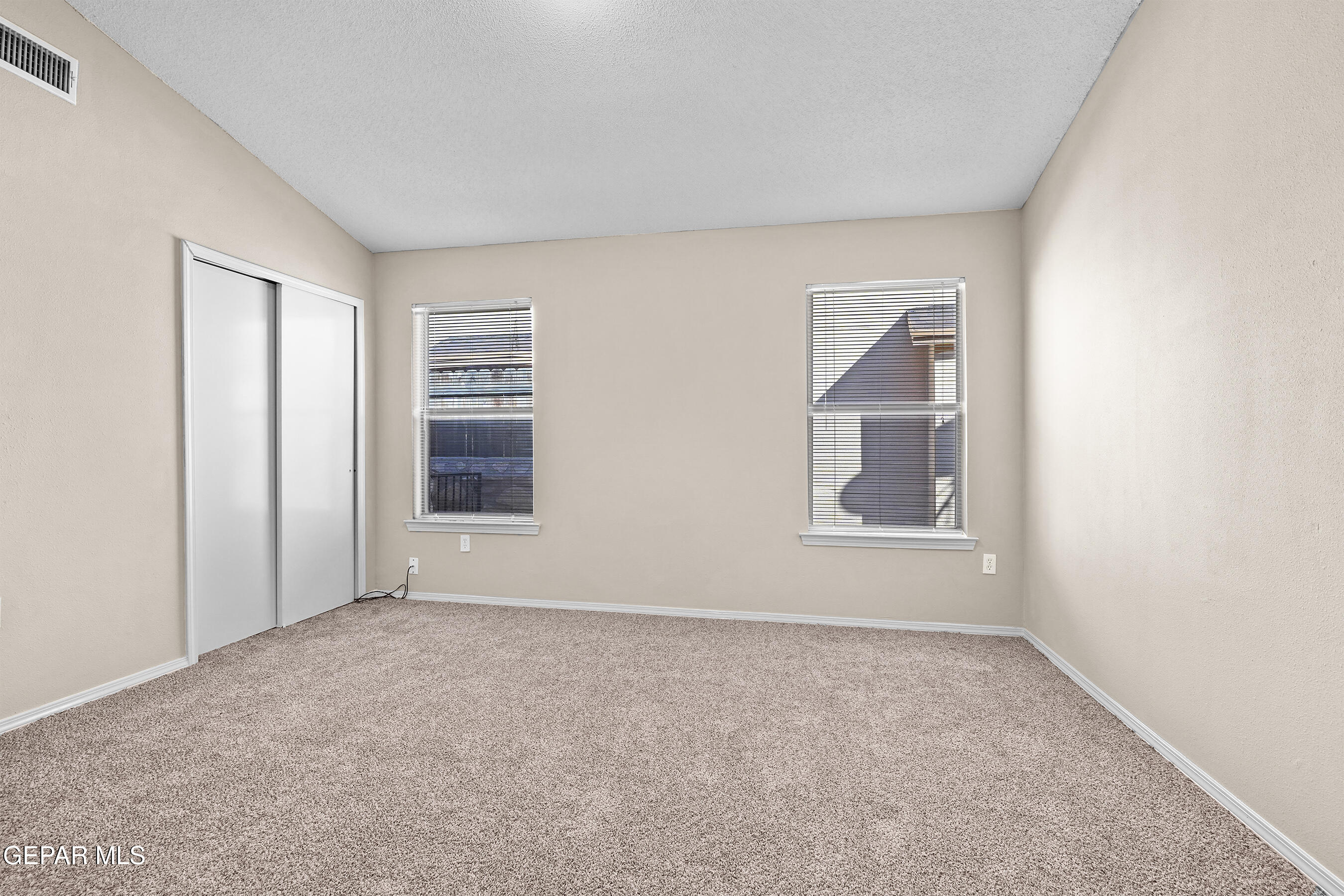 6237 LOVEBIRD Lane