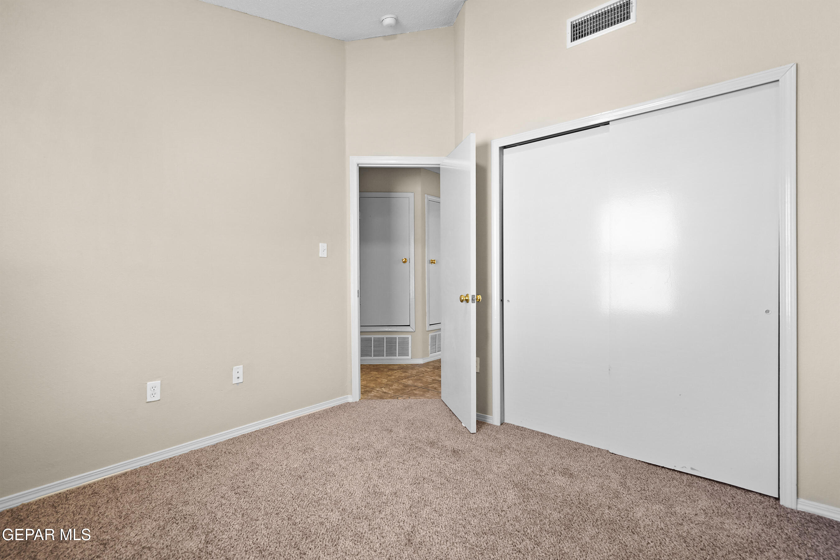 6237 LOVEBIRD Lane
