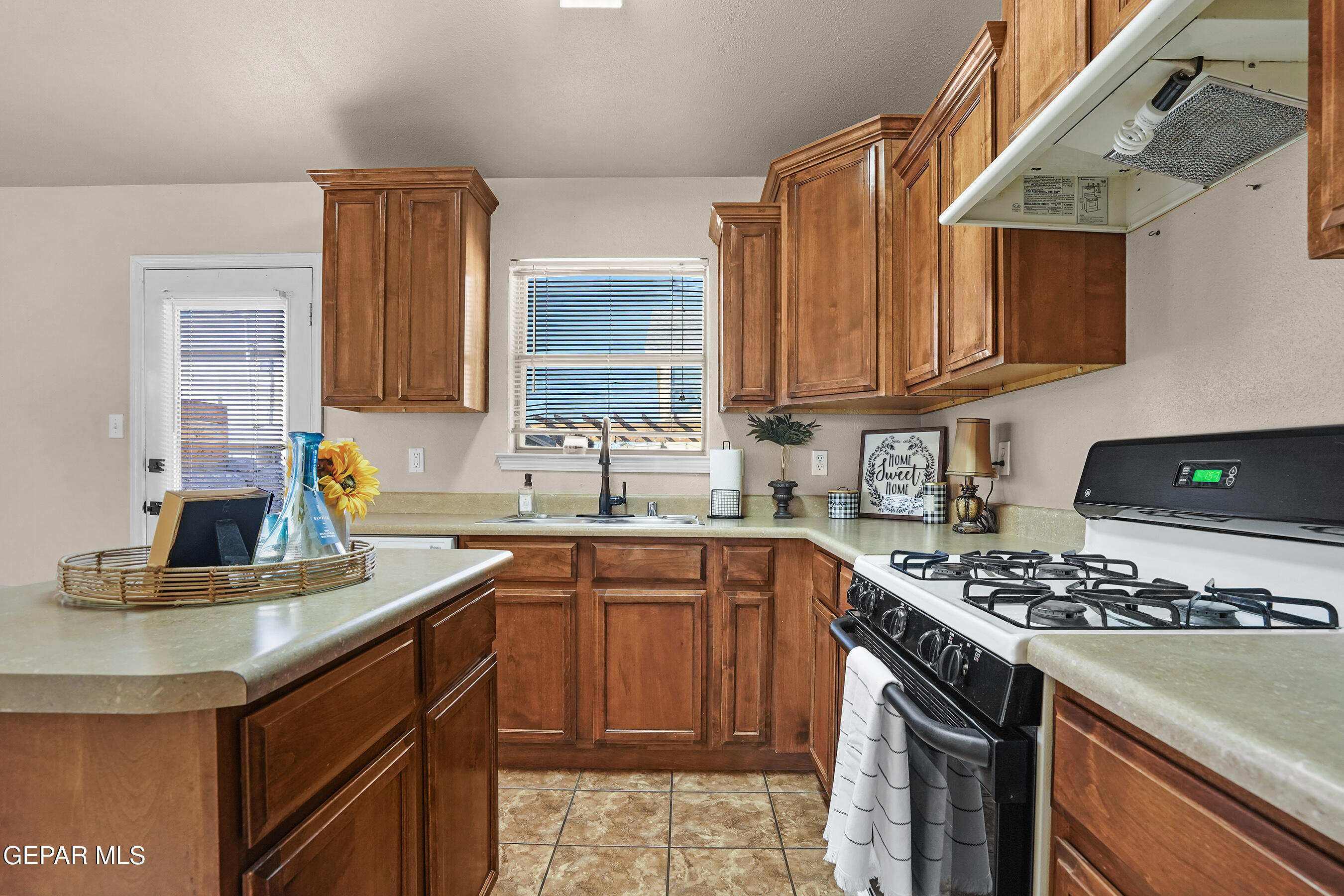 6237 LOVEBIRD Lane