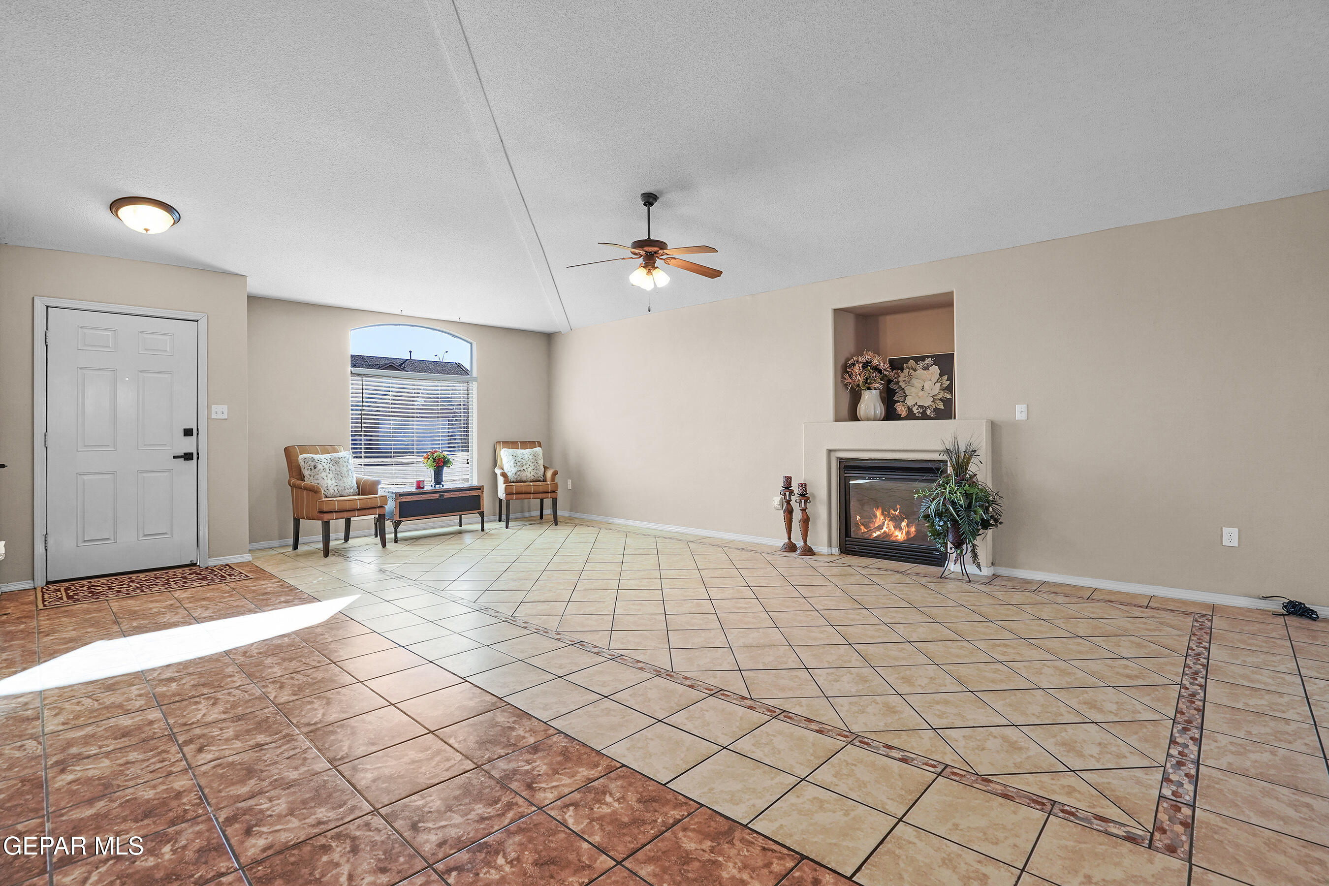 6237 LOVEBIRD Lane