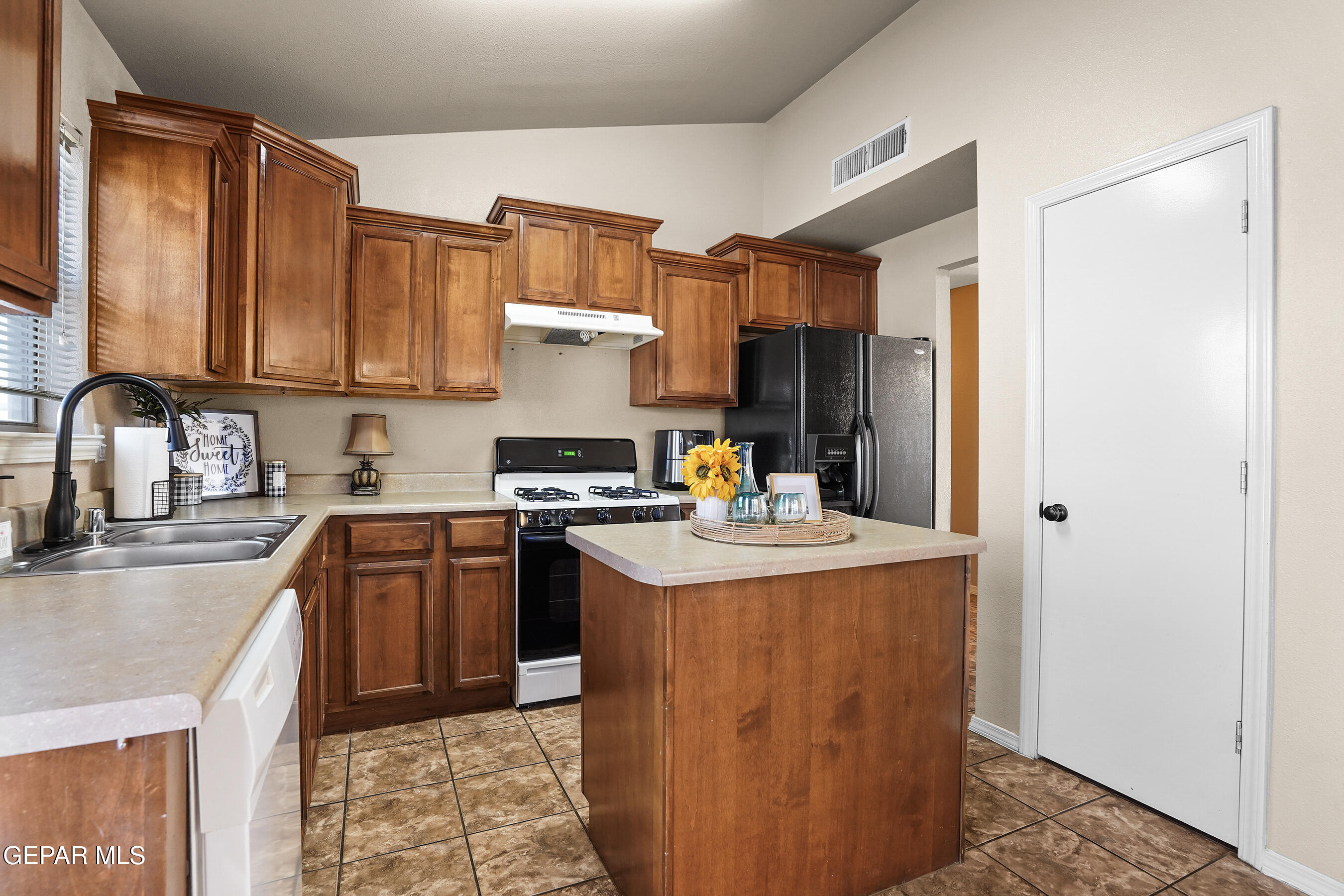 6237 LOVEBIRD Lane