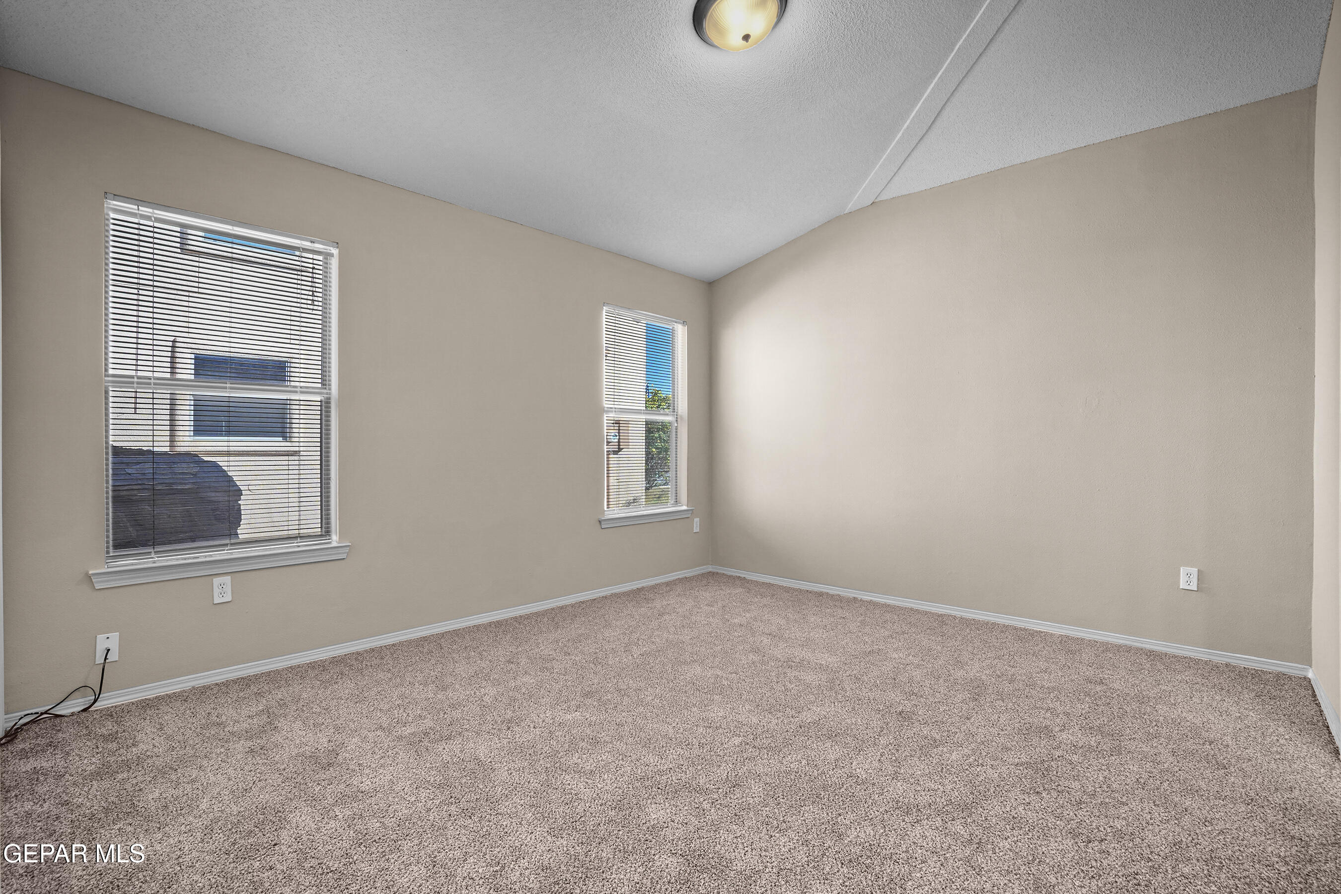 6237 LOVEBIRD Lane