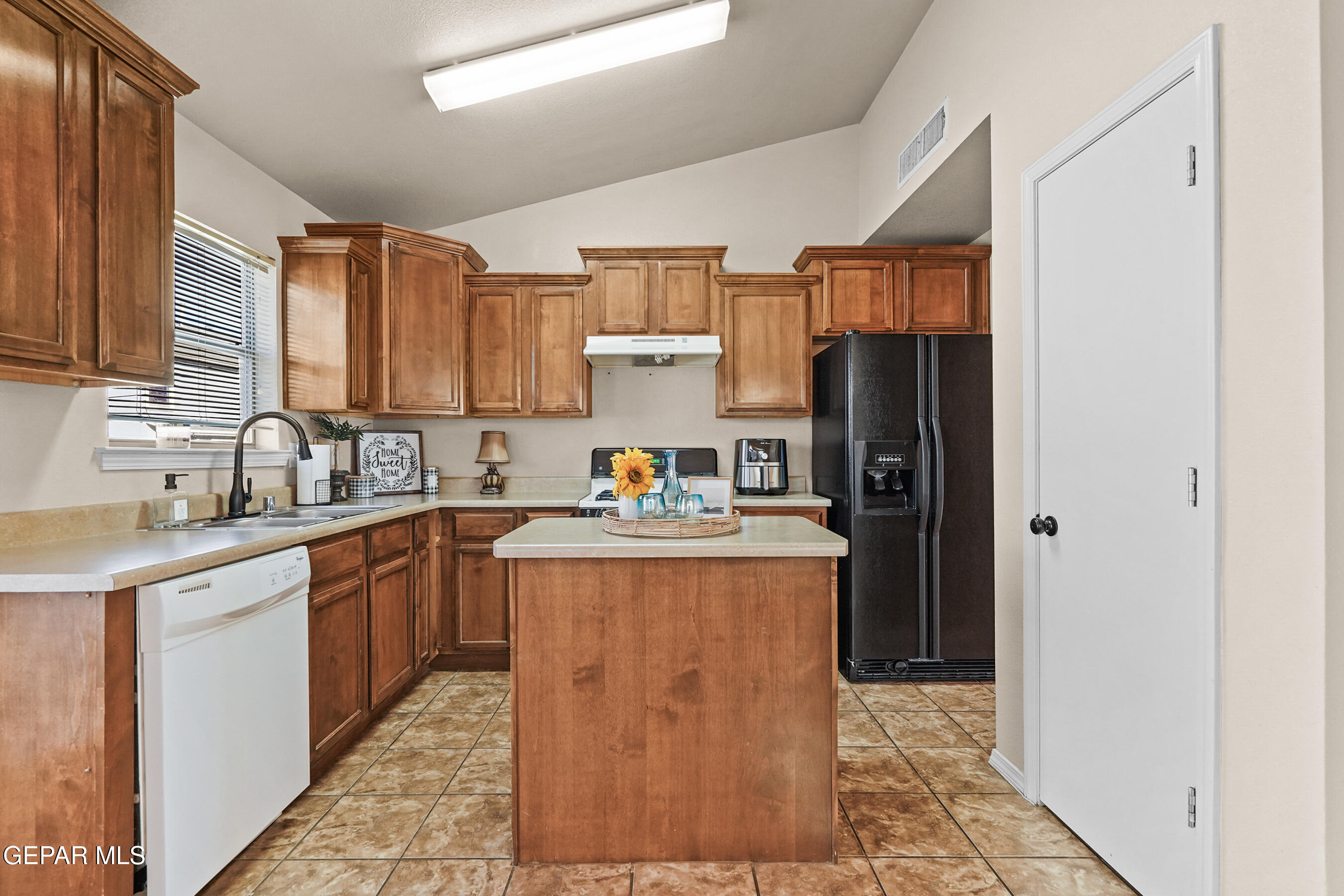 6237 LOVEBIRD Lane