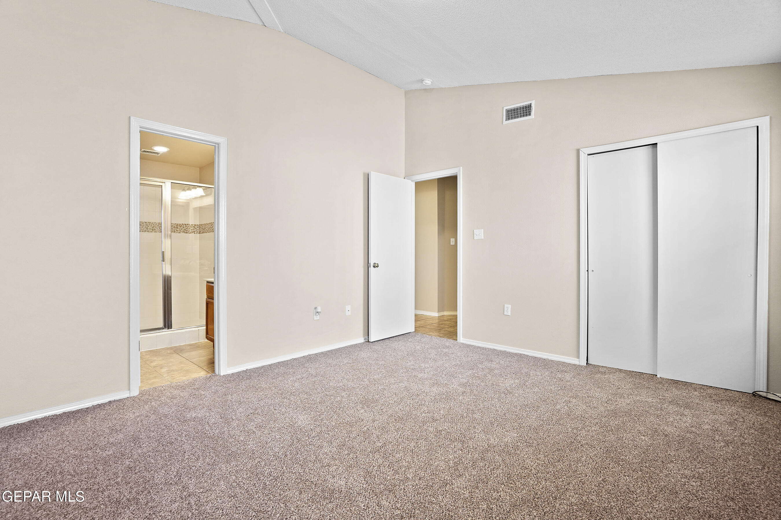 6237 LOVEBIRD Lane